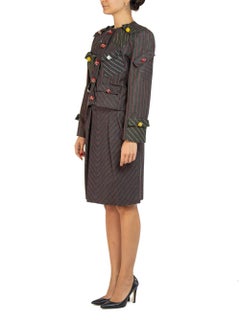 PATRICK KELLY Anthrazitfarbener & roter Nadelstreifen-Anzug aus Denim-Baumwollrock mit Spitze, 1980er Jahre