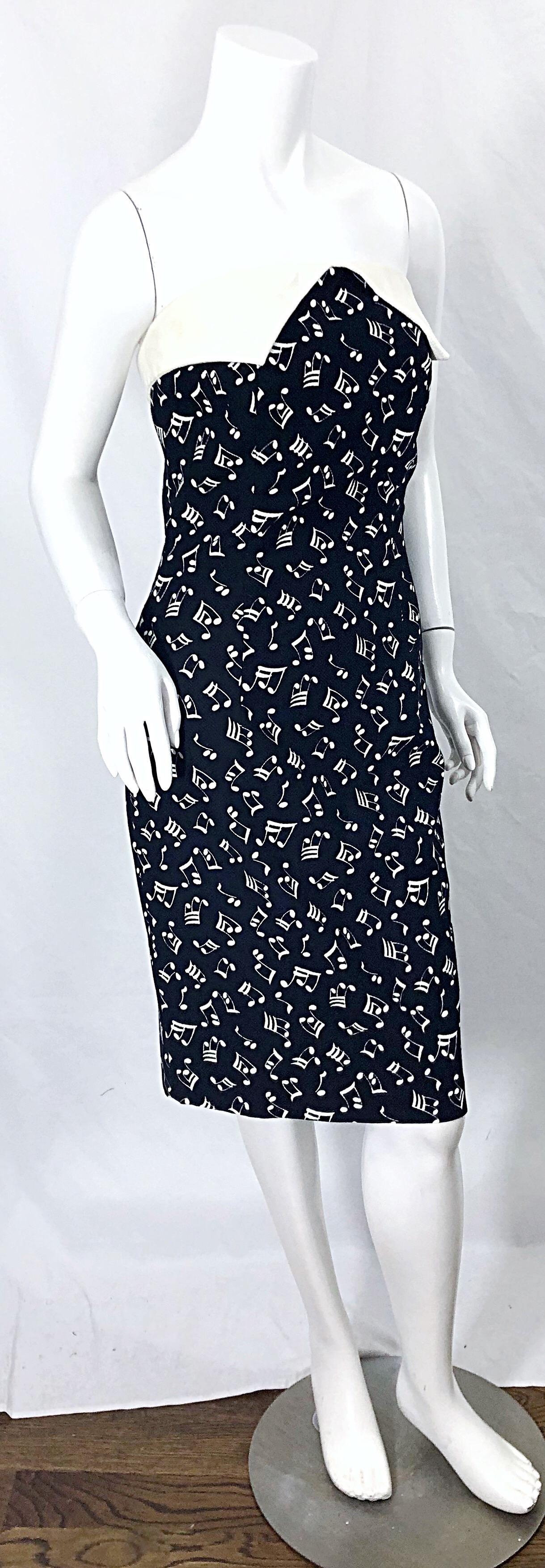 1980er Patrick Kelly Größe 10 trägerloses Kleid mit schwarzem und weißem Musikdruck im Angebot 8