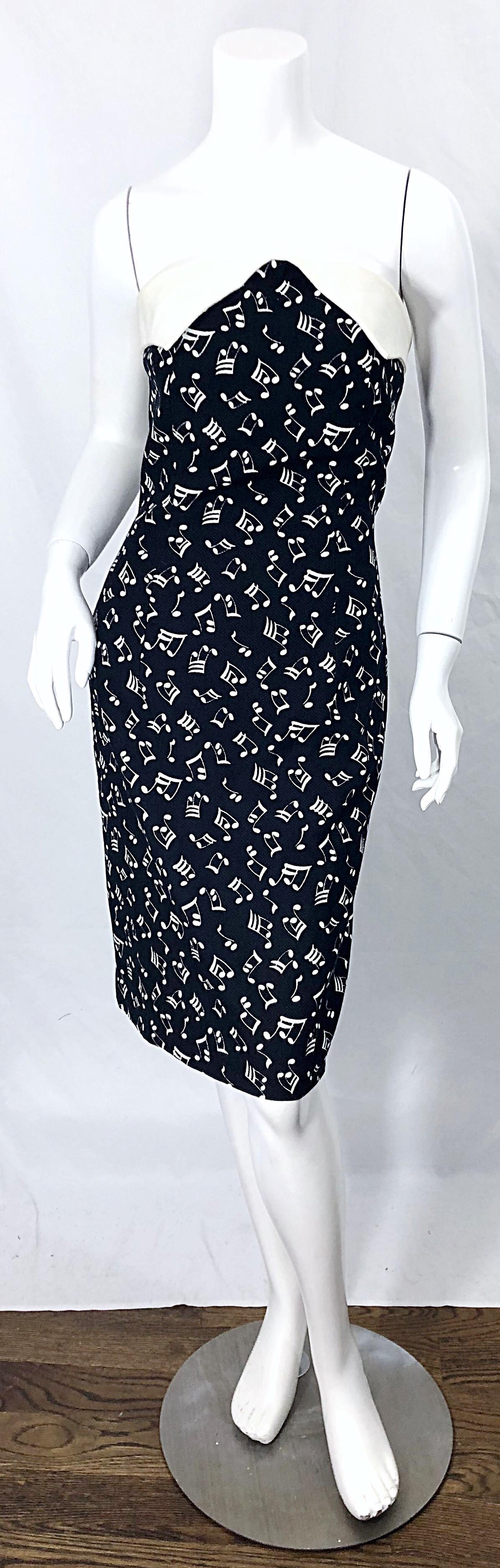 1980er Patrick Kelly Größe 10 trägerloses Kleid mit schwarzem und weißem Musikdruck im Angebot 9