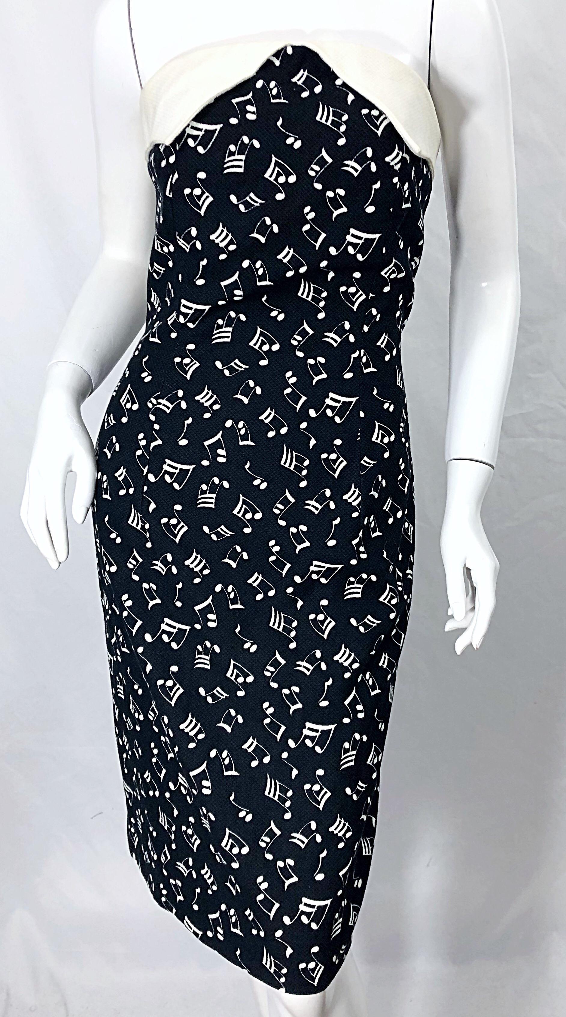 1980er Patrick Kelly Größe 10 trägerloses Kleid mit schwarzem und weißem Musikdruck im Angebot 4