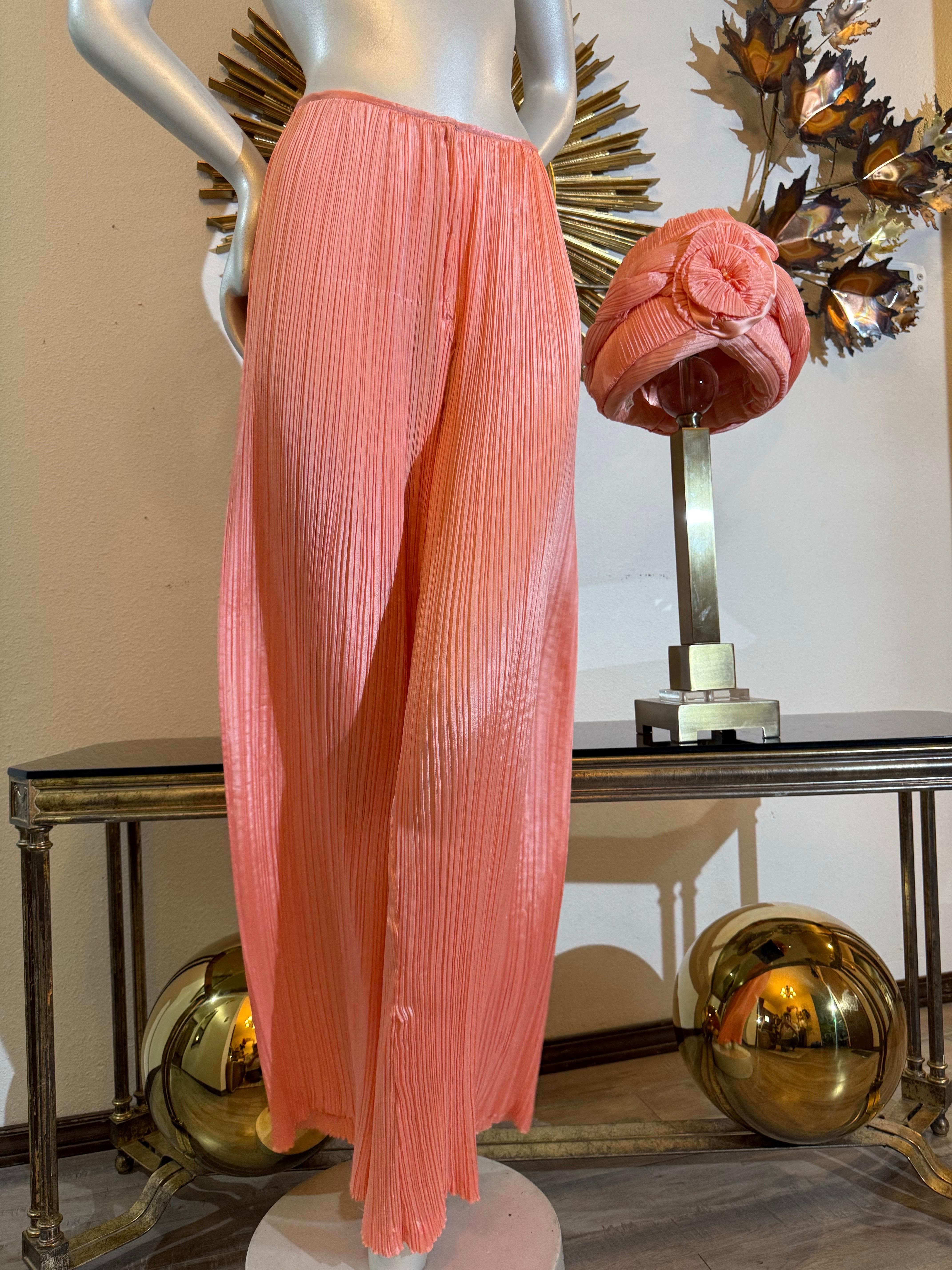 Pantalones estilo pijama de seda plisada Fortuny en melocotón de los años 80 con turbante anudado a juego Naranja en venta