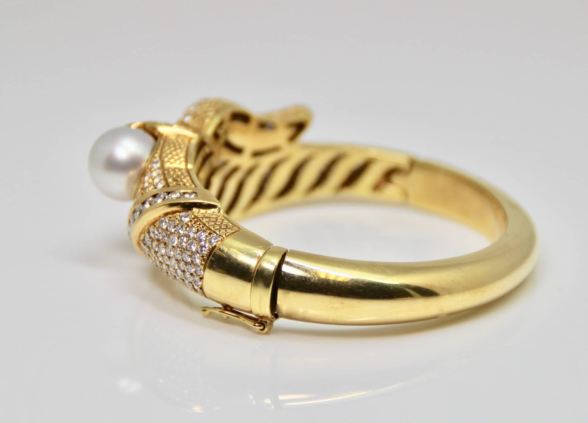 Retro 1980s Pearl and Diamond Hinged 18 Karat Yellow Gold Bangle Bracelet For Sale