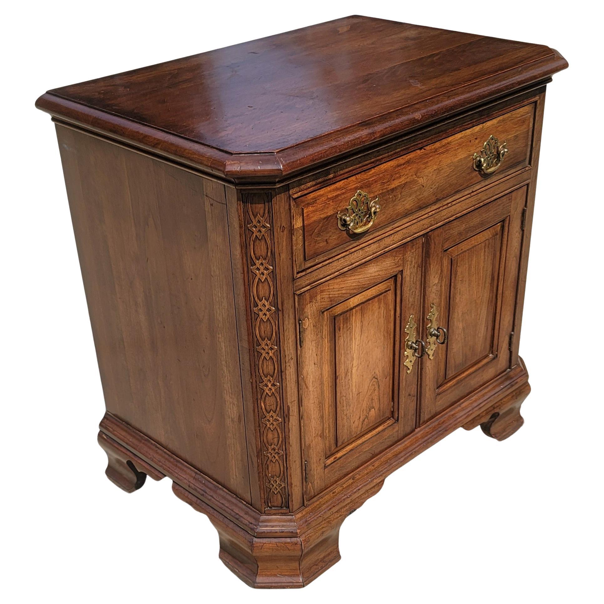 1980s Pennsylvania House Solid Cherry bedside table nighstand with sides fretwork with top dovetailed drawers and rommy bottom double door cabinet.
Measures: 24 inches in width, 16.25