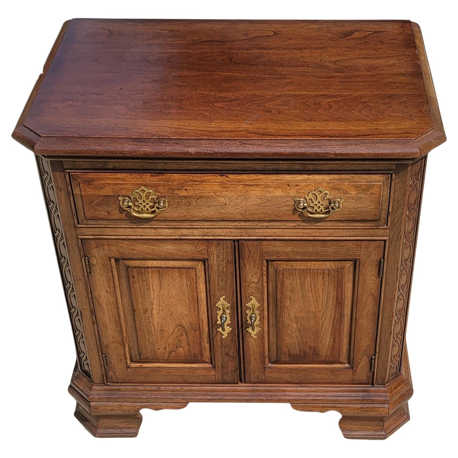 American 1980s Pennsylvania House Solid Fretwork Cherry Bedside Table Nighstand For Sale
