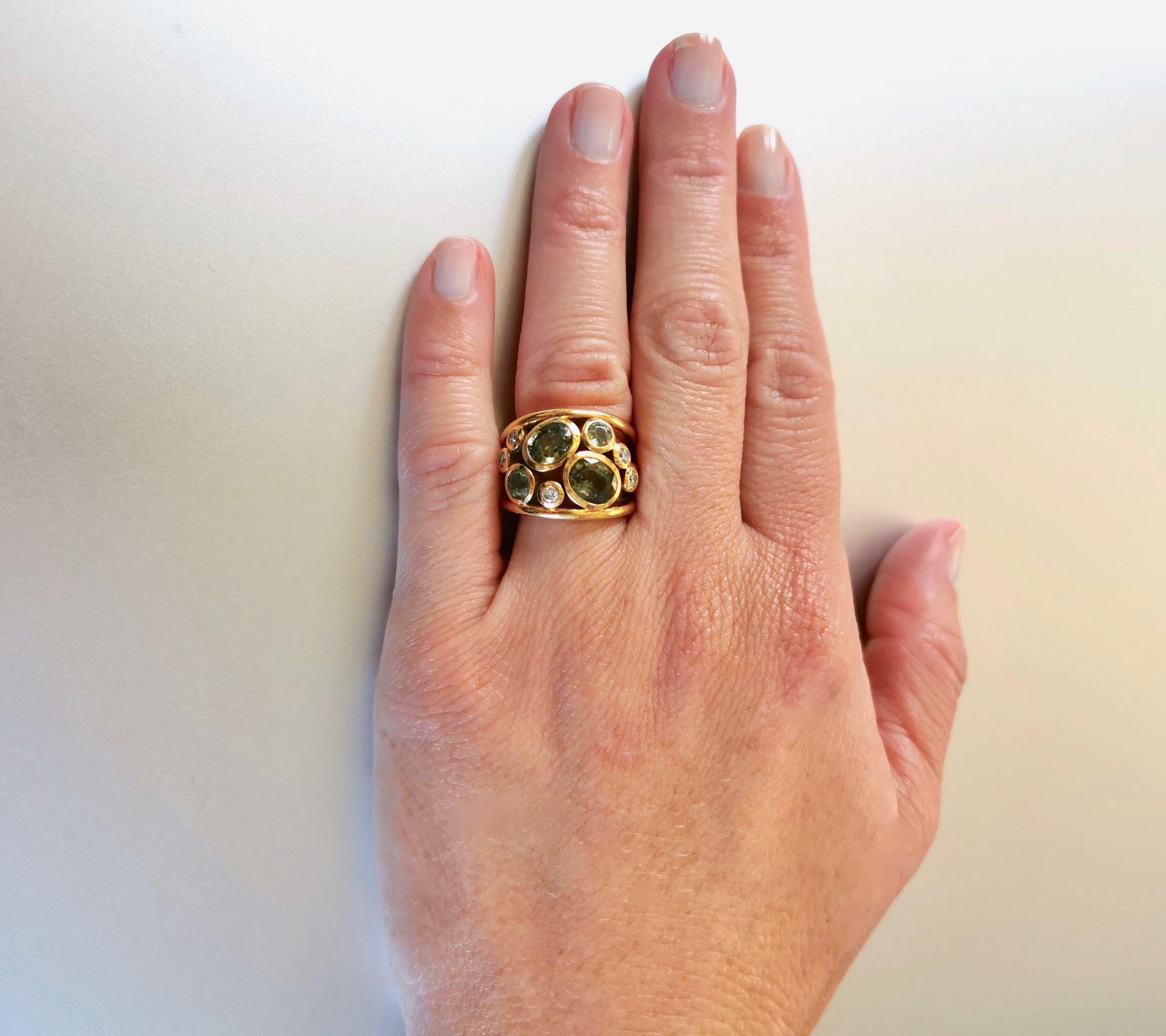 Women's or Men's 1980s Peridot Diamond on Yellow Gold 18 Karat Ring