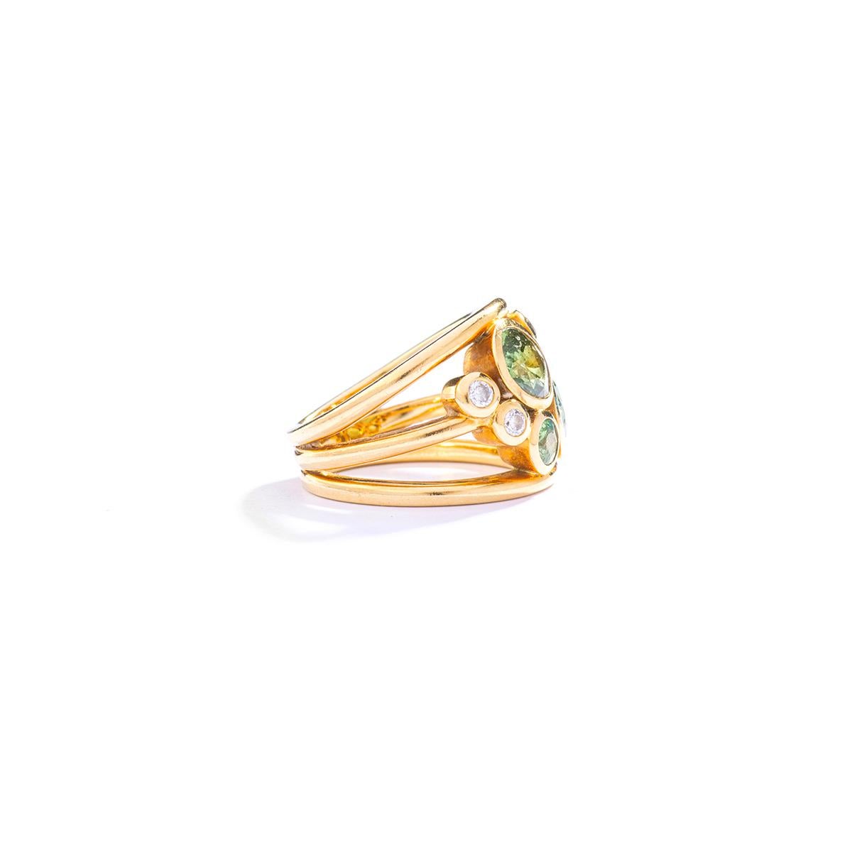 Contemporary 1980s Peridot Diamond on Yellow Gold 18 Karat Ring