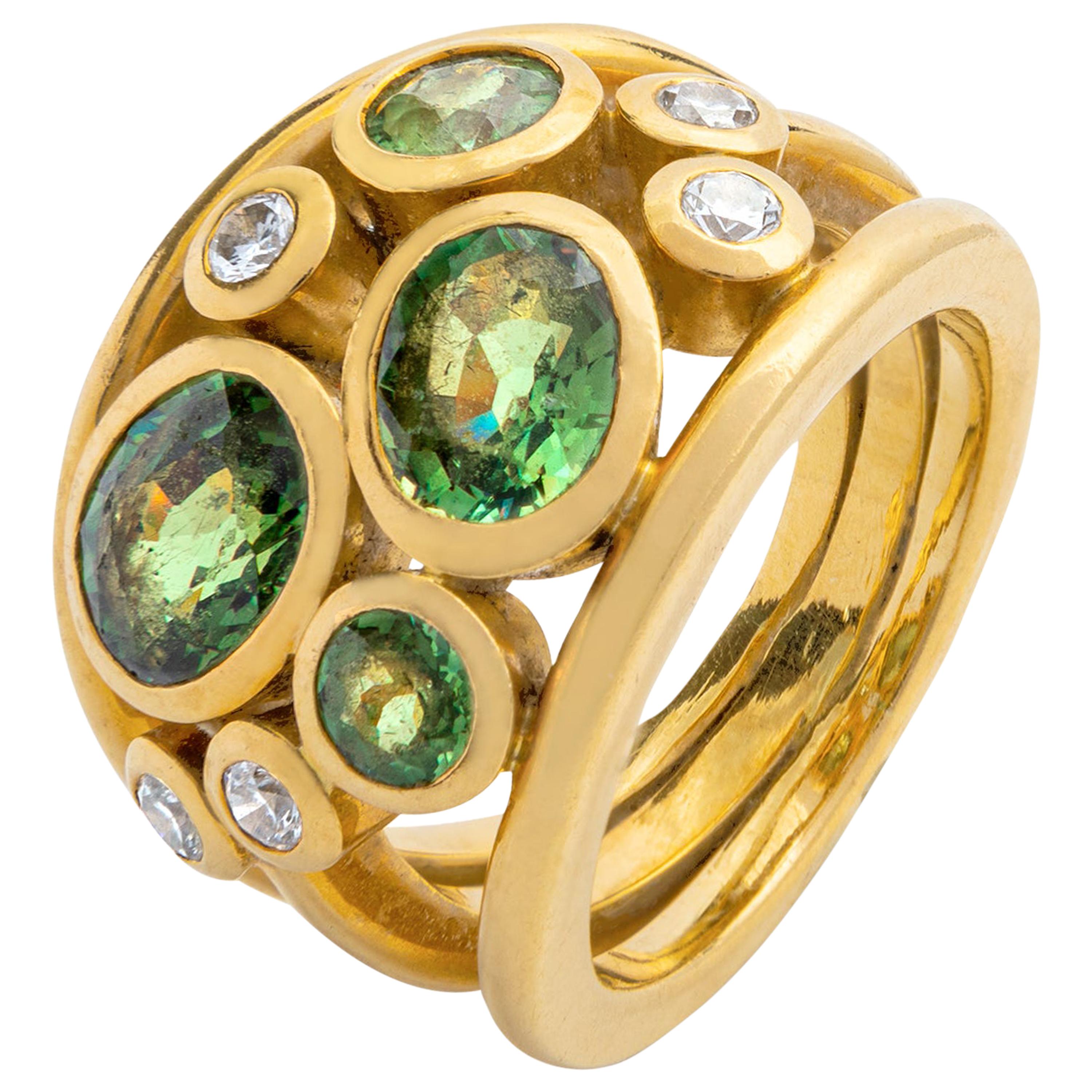 1980s Peridot Diamond on Yellow Gold 18 Karat Ring