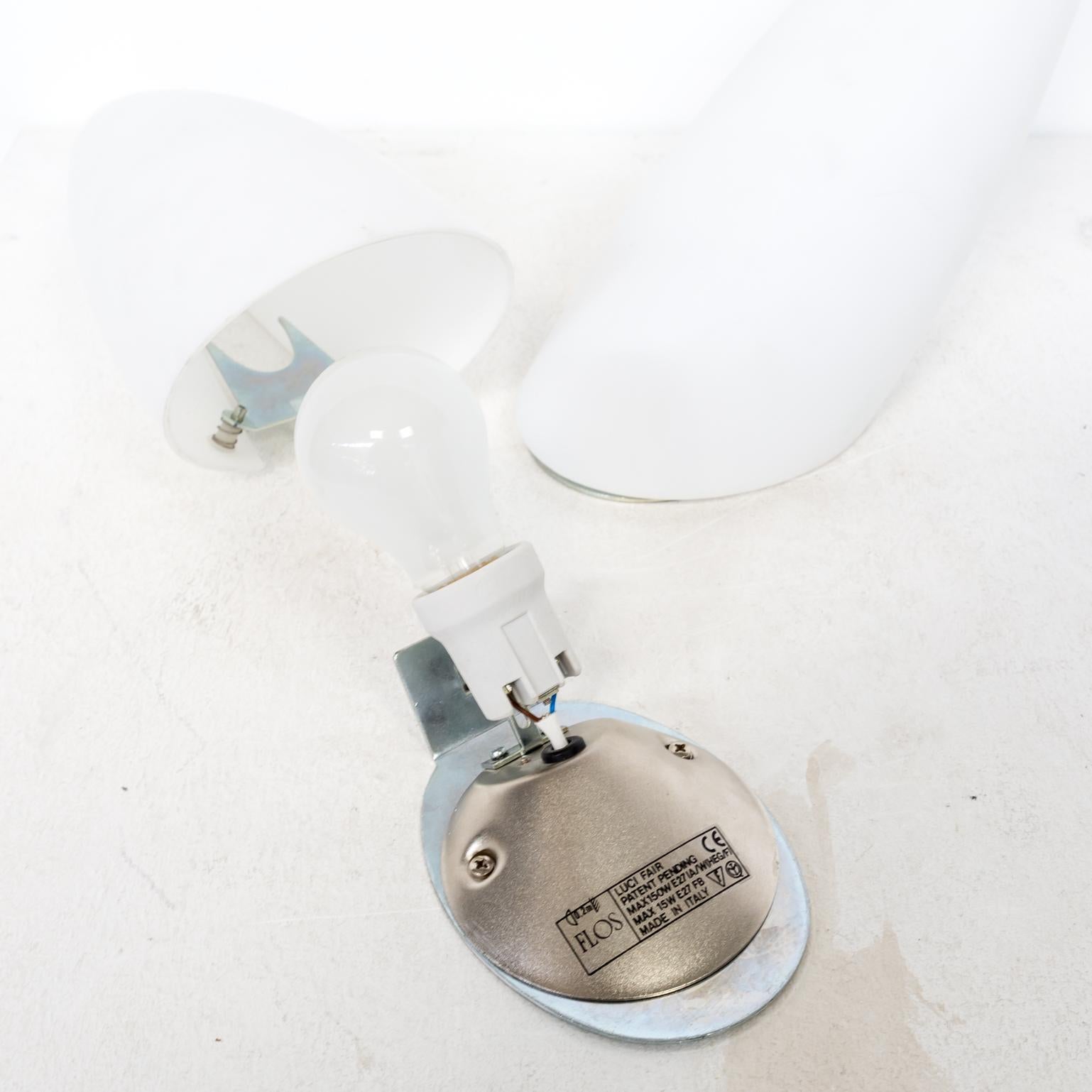 1980s Philippe Starck ‘Luci Fair’ Wall Lamp for Flos, Set of 2 For Sale 4