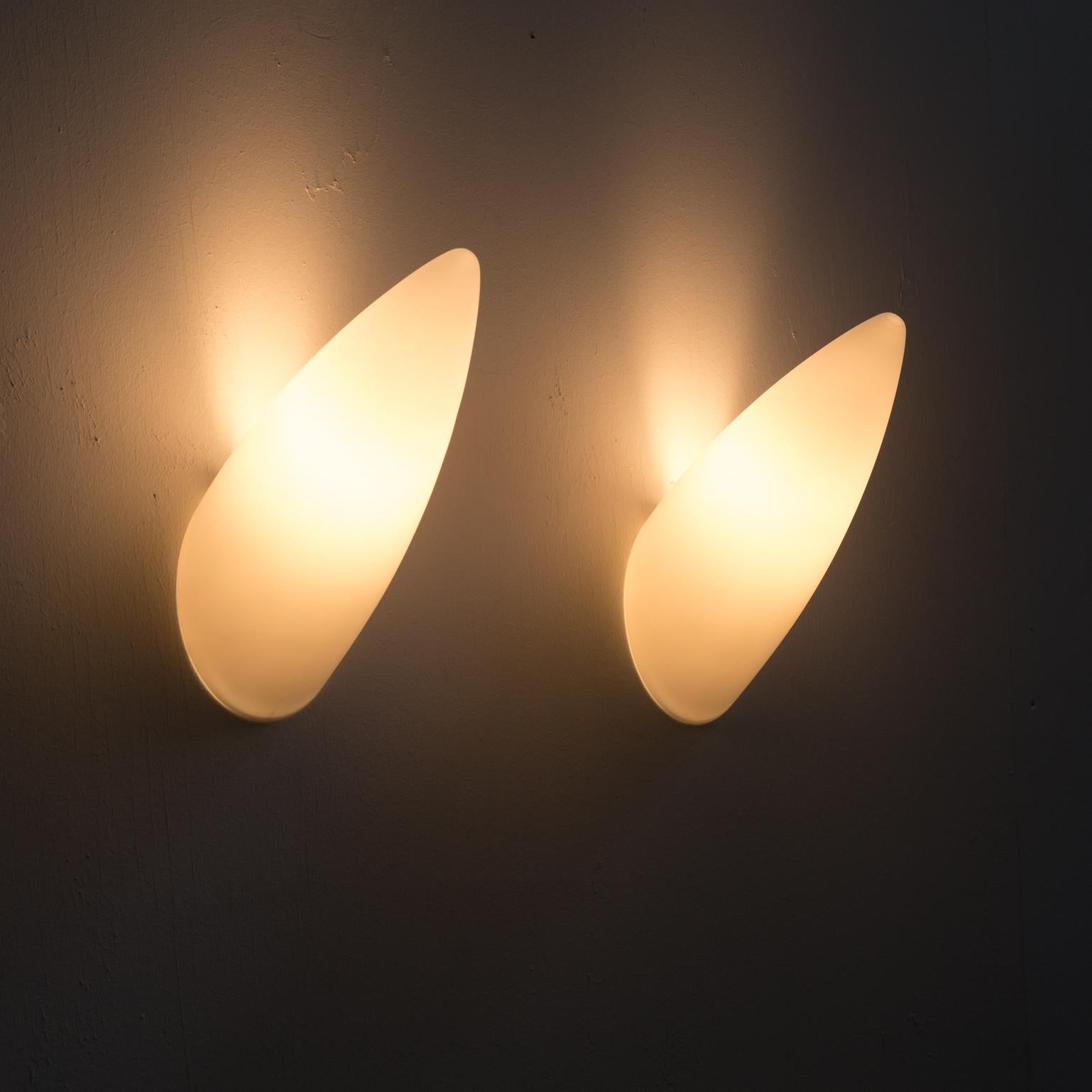 Late 20th Century 1980s Philippe Starck ‘Luci Fair’ Wall Lamp for Flos, Set of 2 For Sale