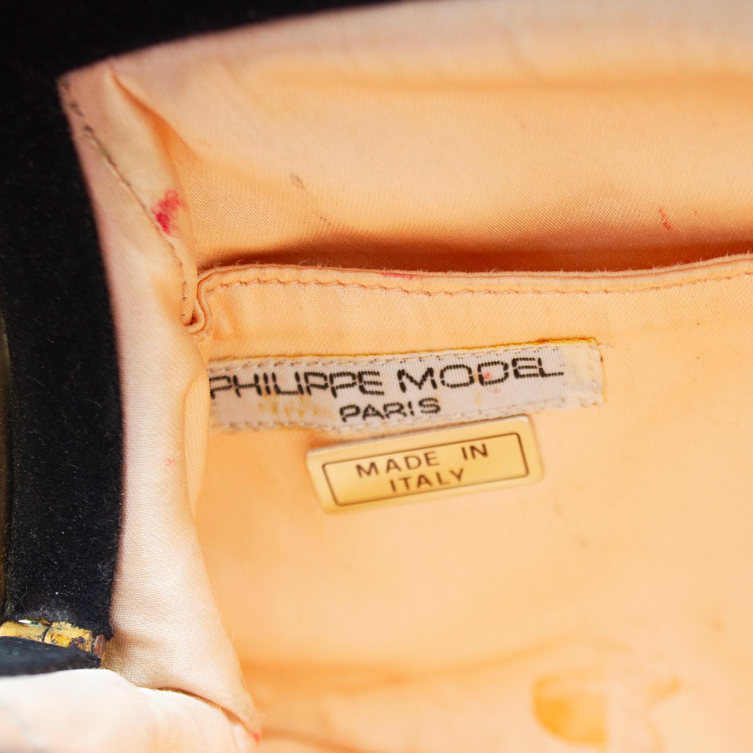 1980er Phillippe Modell Paris Schwarze und goldene Wildleder-Minitasche im Angebot 1