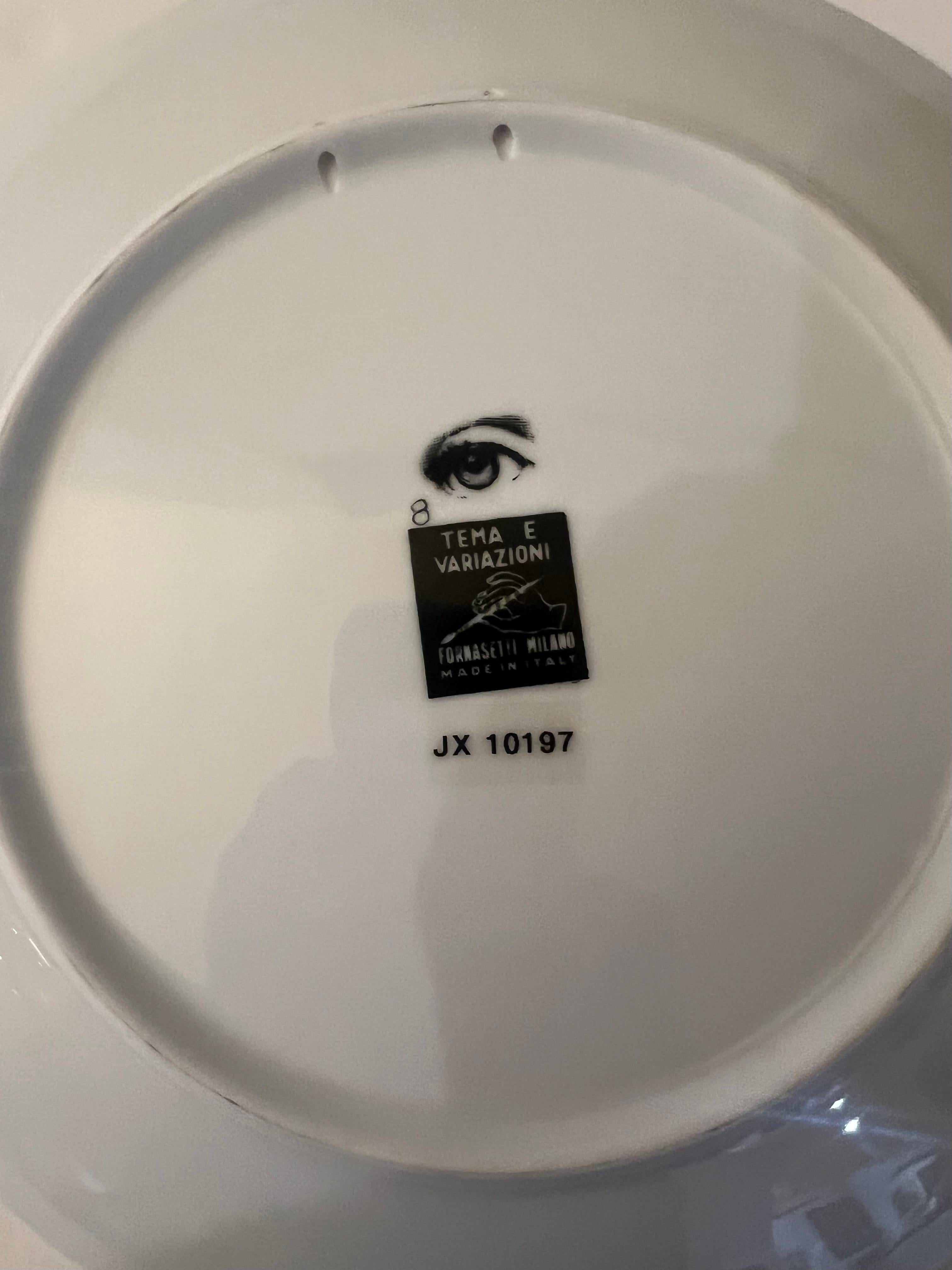1980's Piero Fornasetti Tema E Variazioni Placa Decorativa de Pared de Porcelana Italia Italiano en venta