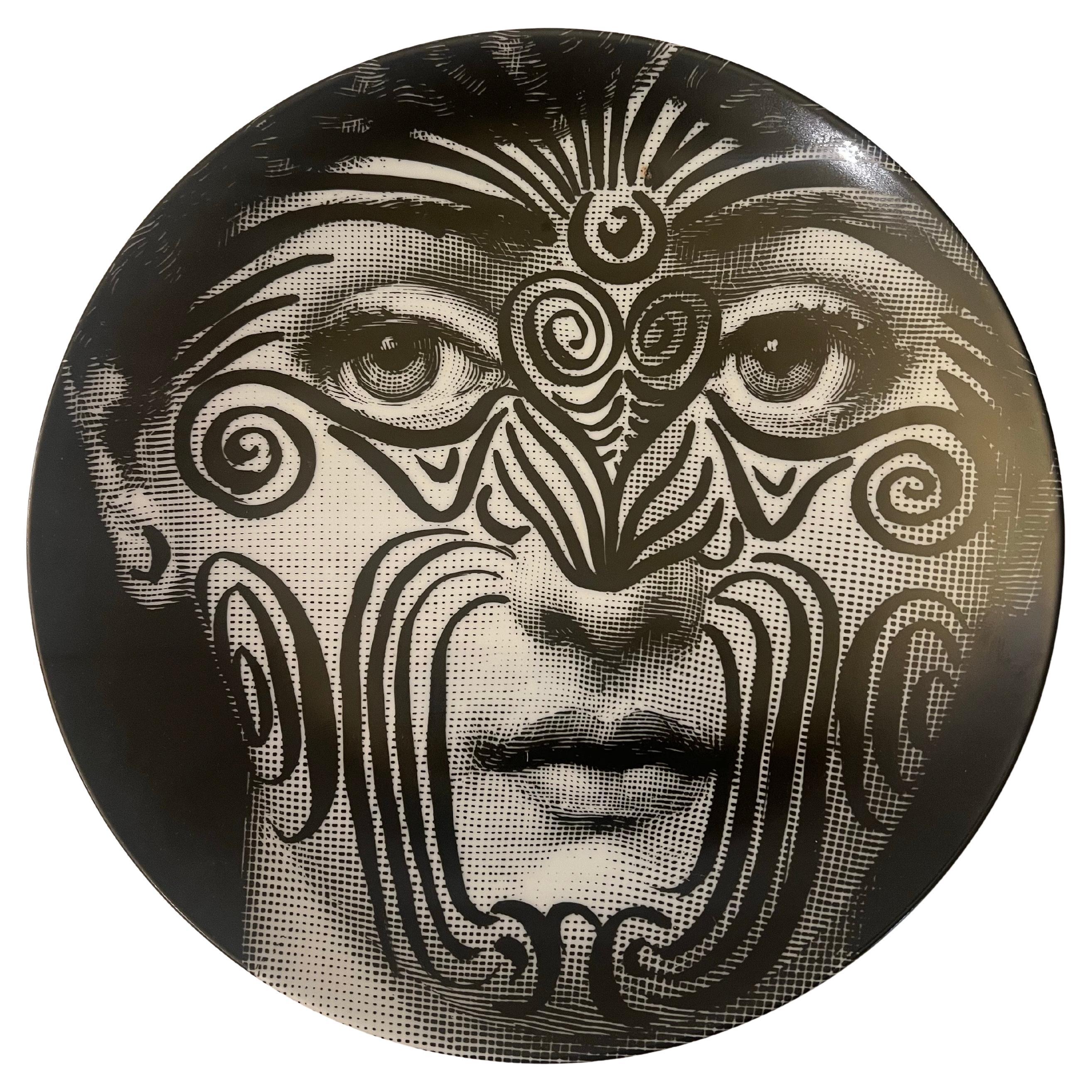 1980's Piero Fornasetti Tema E Variazioni Placa Decorativa de Pared de Porcelana Italia en venta