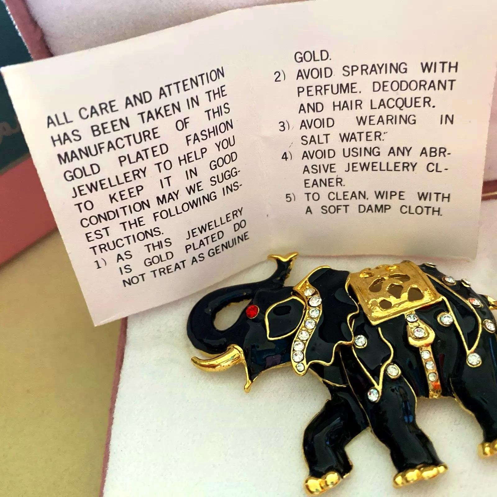 1980s Pierre Cardin Enameled Indian Elephant Gold Metal Brooch In Good Condition For Sale In London, GB