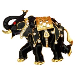 1980er Pierre Cardin emaillierte indische Elefantenbrosche, Gold Metallbrosche