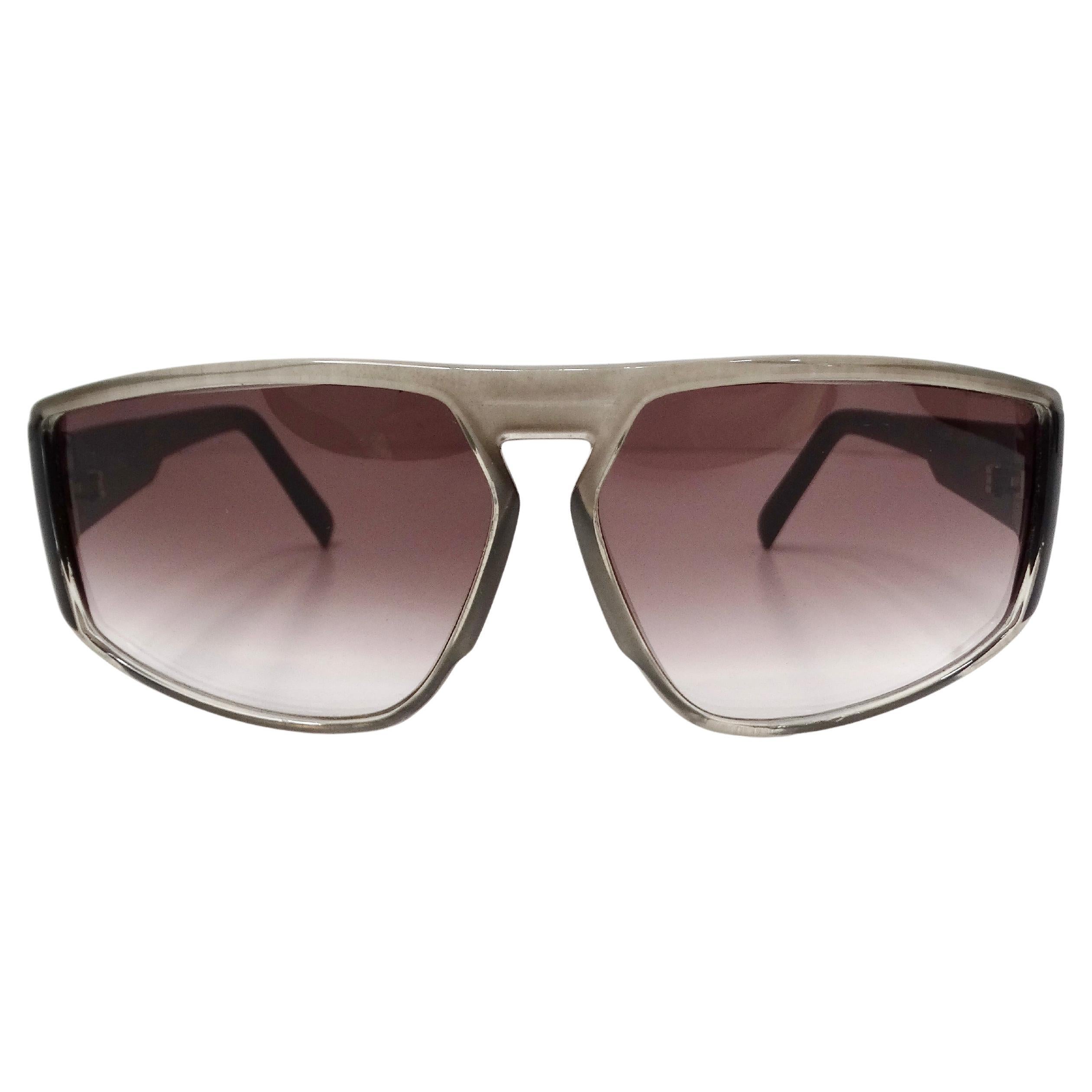 Lunettes de soleil aviateur Pierre Cardin des années 1980, monture grise et noire, verres dégradés en vente
