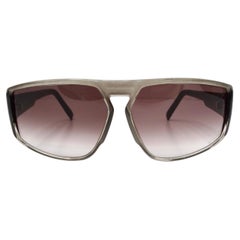Lunettes de soleil aviateur Pierre Cardin des années 1980, monture grise et noire, verres dégradés
