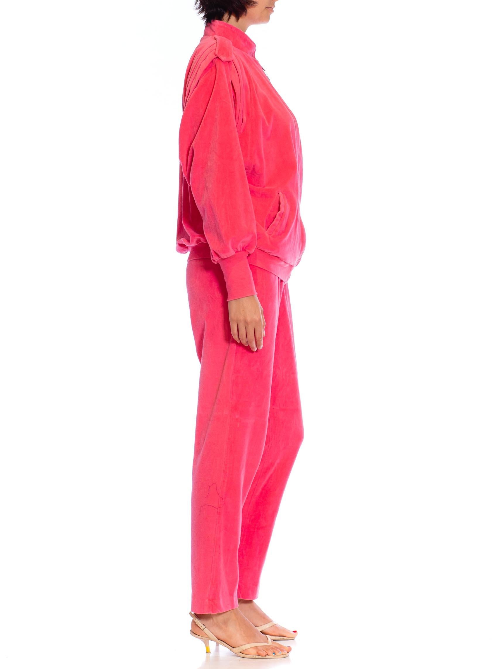 1980S PIERRE CARDIN Hot Pink Cotton Blend Velour Track Pant Anzug Damen im Angebot