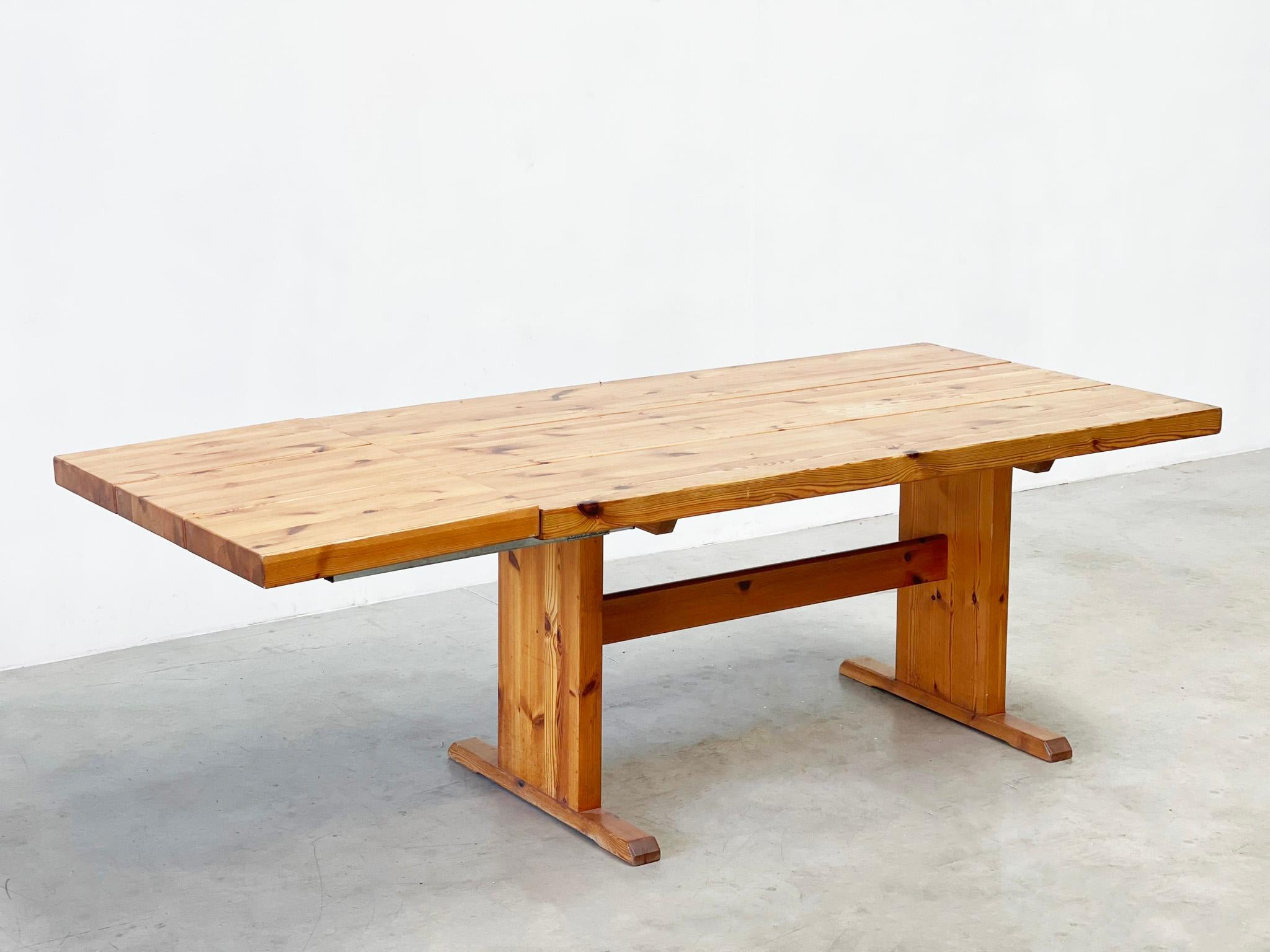 1980's pine extendable dining table For Sale 2