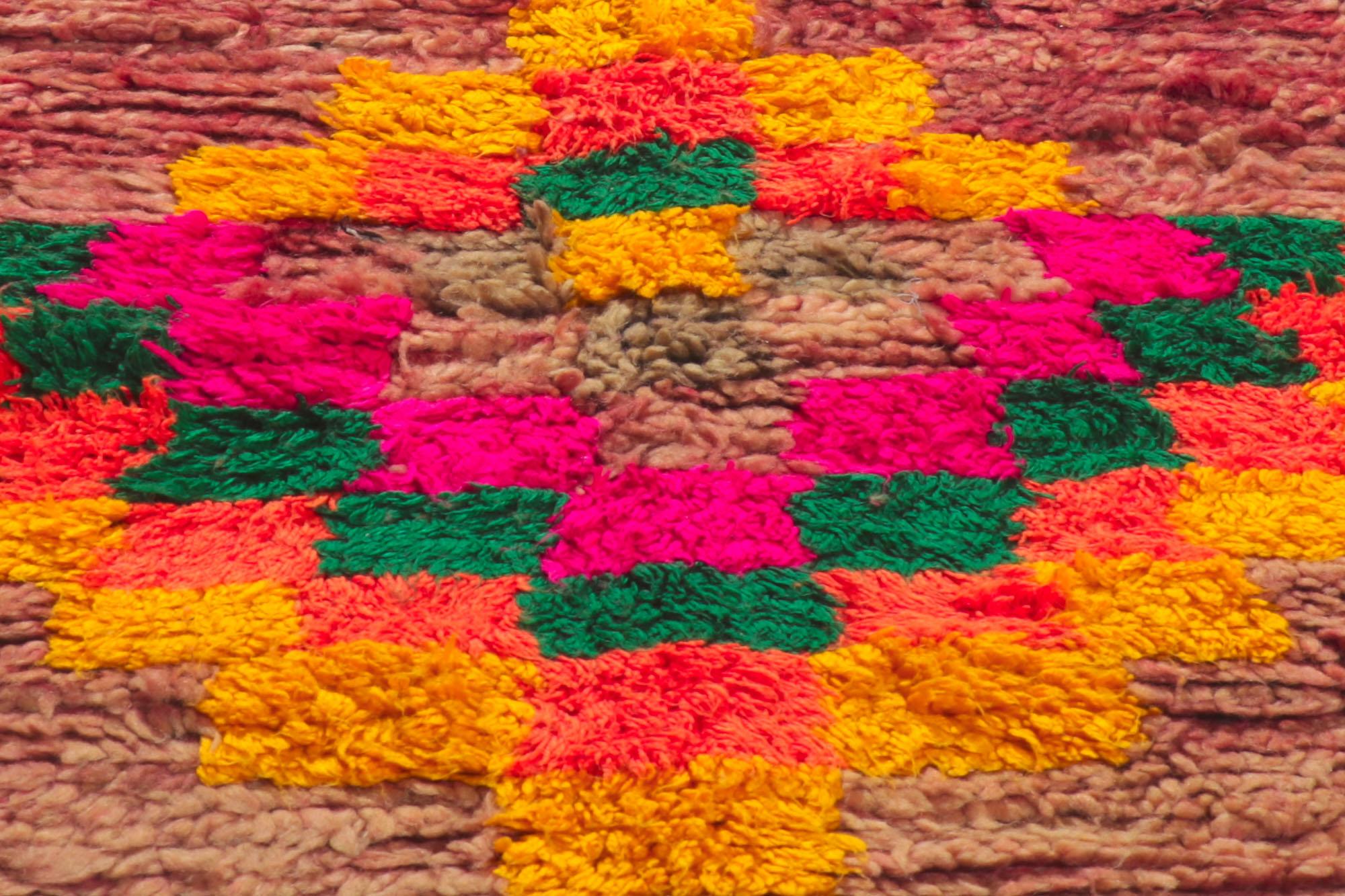 Alfombra Marroquí Boujad Rosa de 1980 con Estilo Moderno, Berber Tribes of Morocco siglo XX en venta