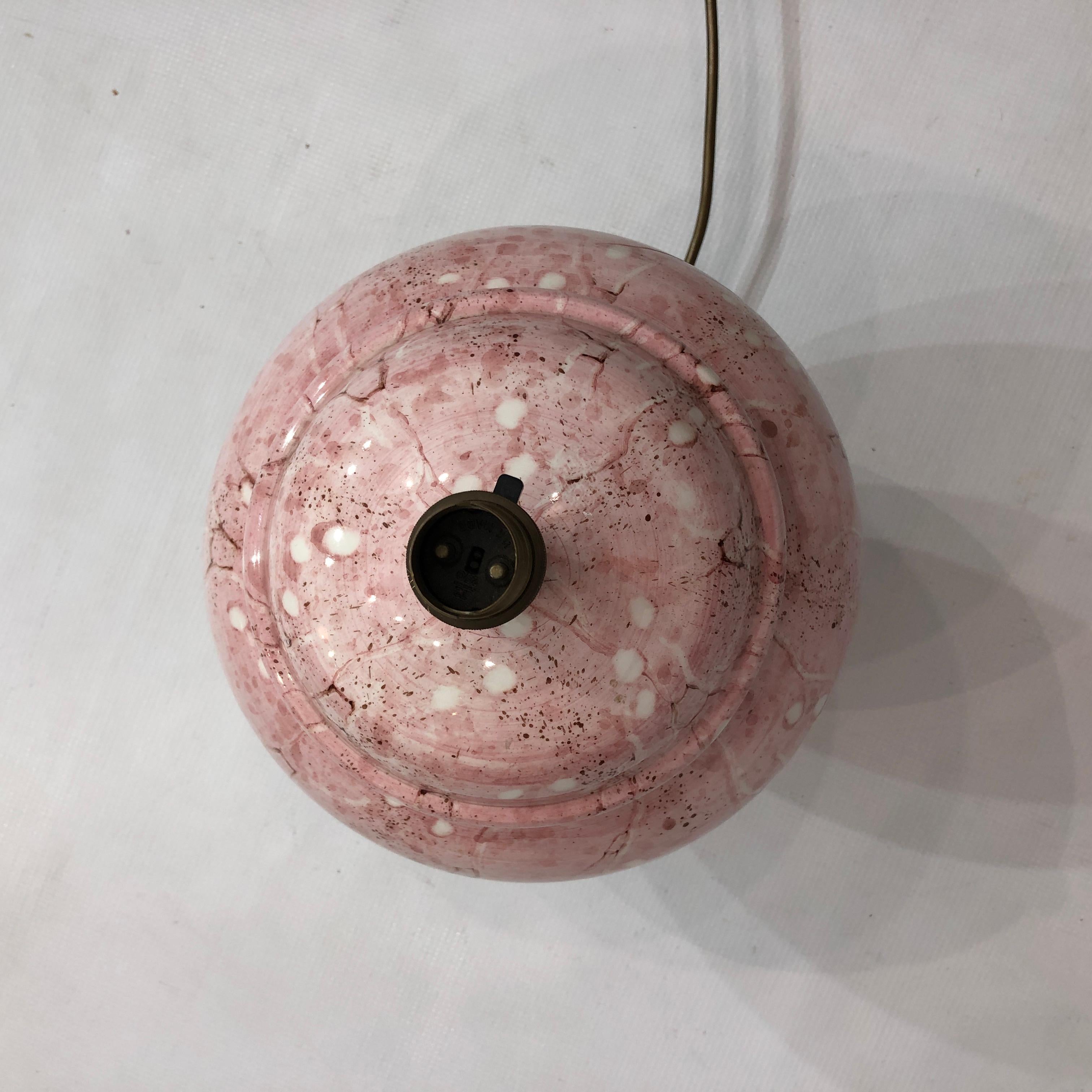 1980s Pink Ceramic Italian Table Lamp Marble Effect Vintage Urn Neoclassical For Sale 3