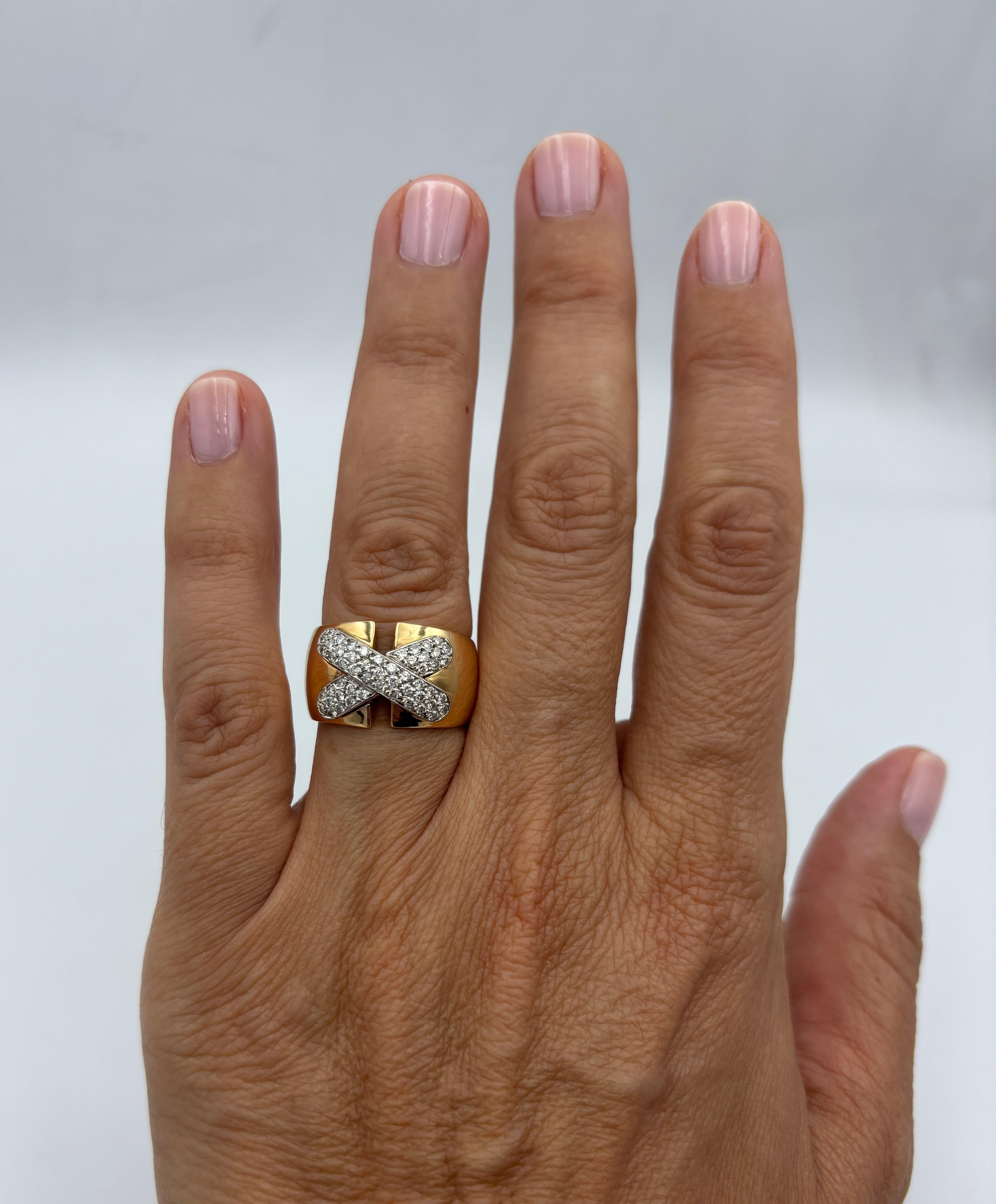 Bague en or rose des années 1980 avec une croix en diamant en vente 3
