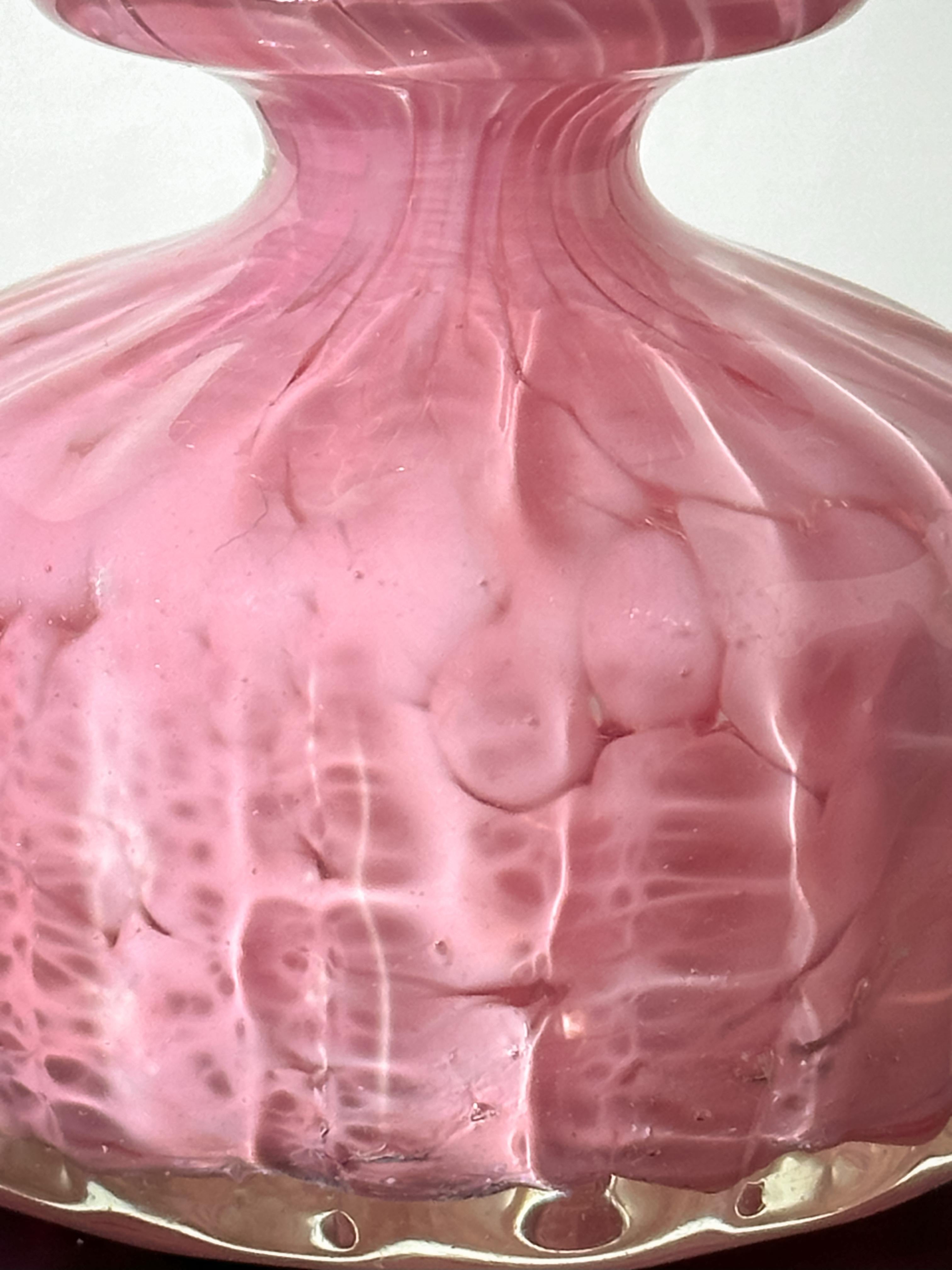 Postmoderne Vase bouteille dégoulinante rose des années 1980 par Mdina Glass, Malte en vente
