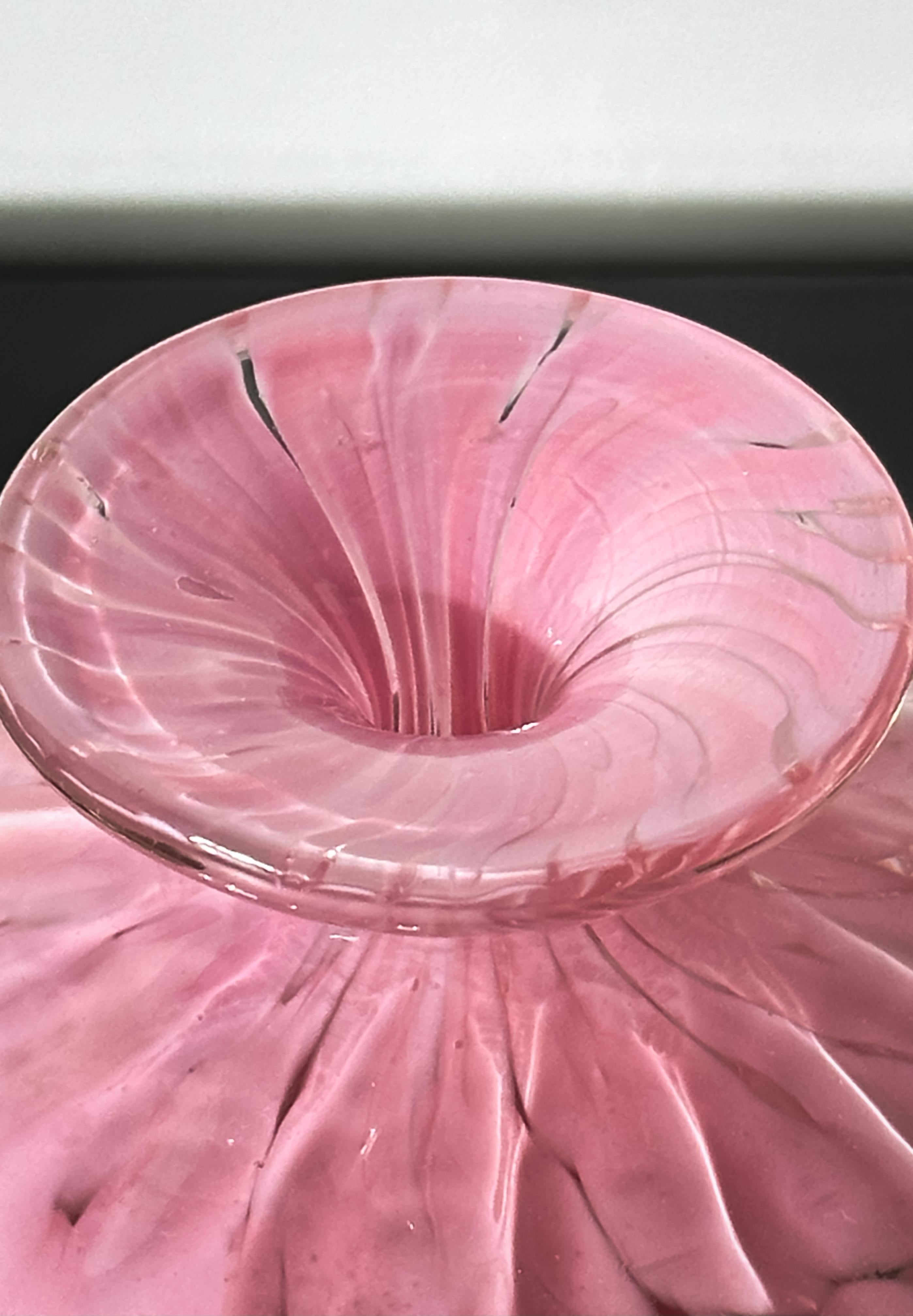 Verre d'art Vase bouteille dégoulinante rose des années 1980 par Mdina Glass, Malte en vente