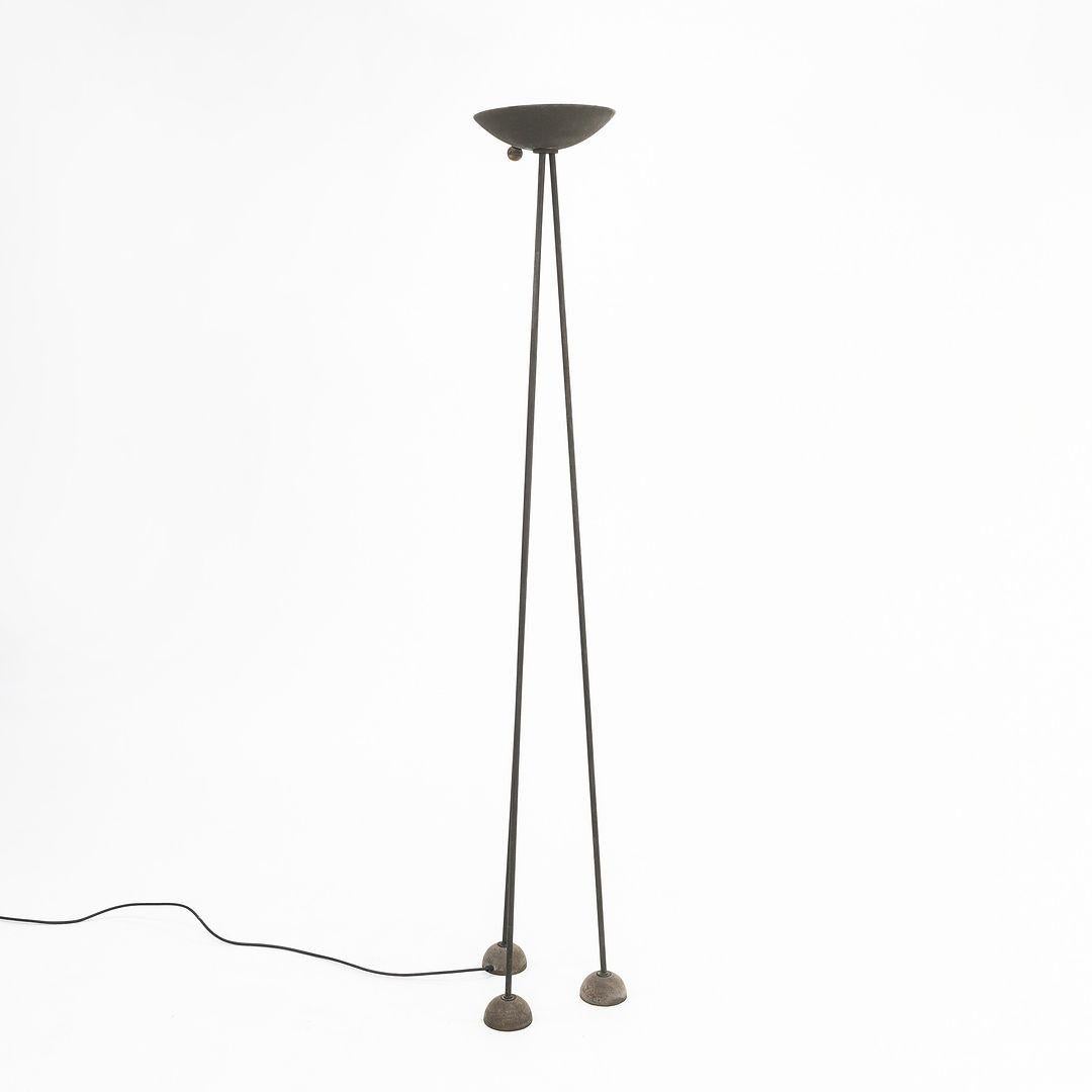 1980er Piotr Sierakowski Memphis Fußsteps Torchiere / Stehlampe für Koch & Lowy (Metall) im Angebot