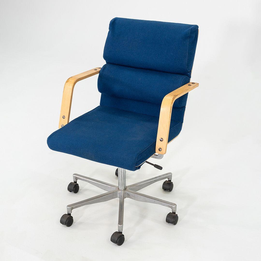 1980s Plaano Chair by Yrjo Kukkapuro for Avarte in Birch with Blue Fabric For Sale 5