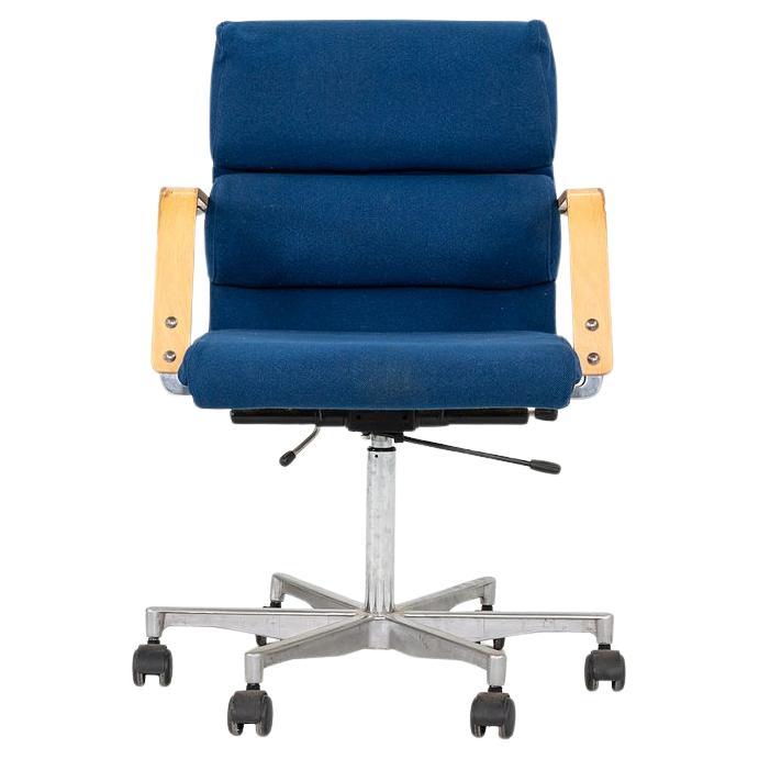 Chaise Plaano d' Yrjo Kukkapuro pour Avarte en bouleau et tissu bleu des années 1980