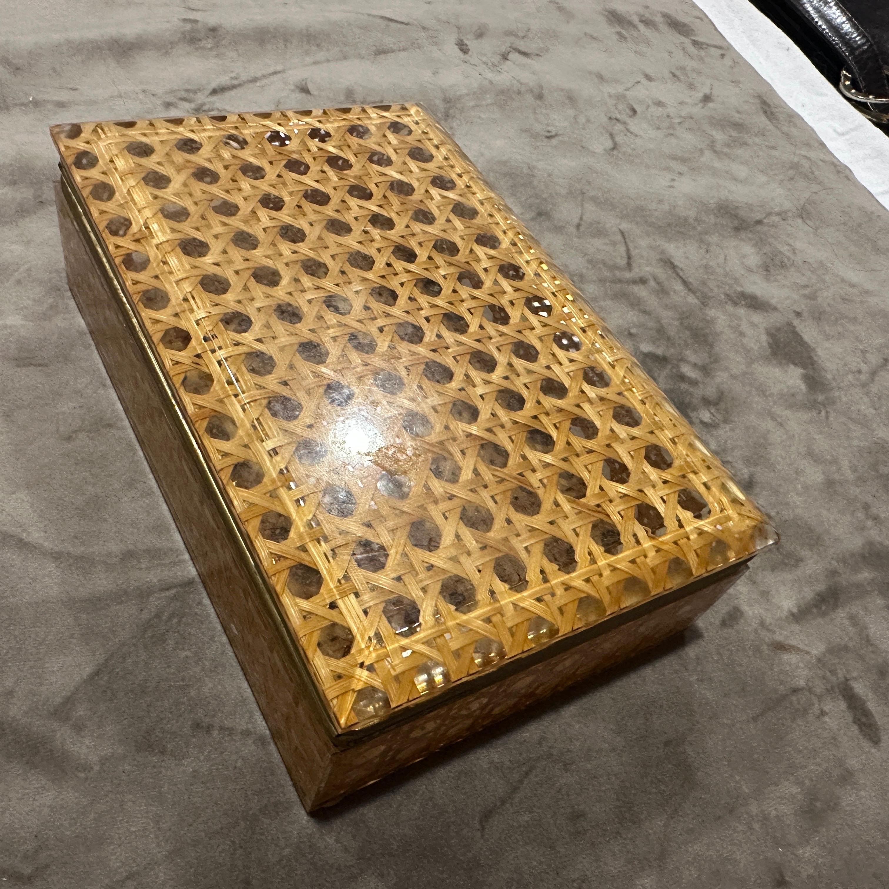 Caja rectangular de plexiglás y paja de Viena de los años 80 a la manera de Dior Home en venta 3