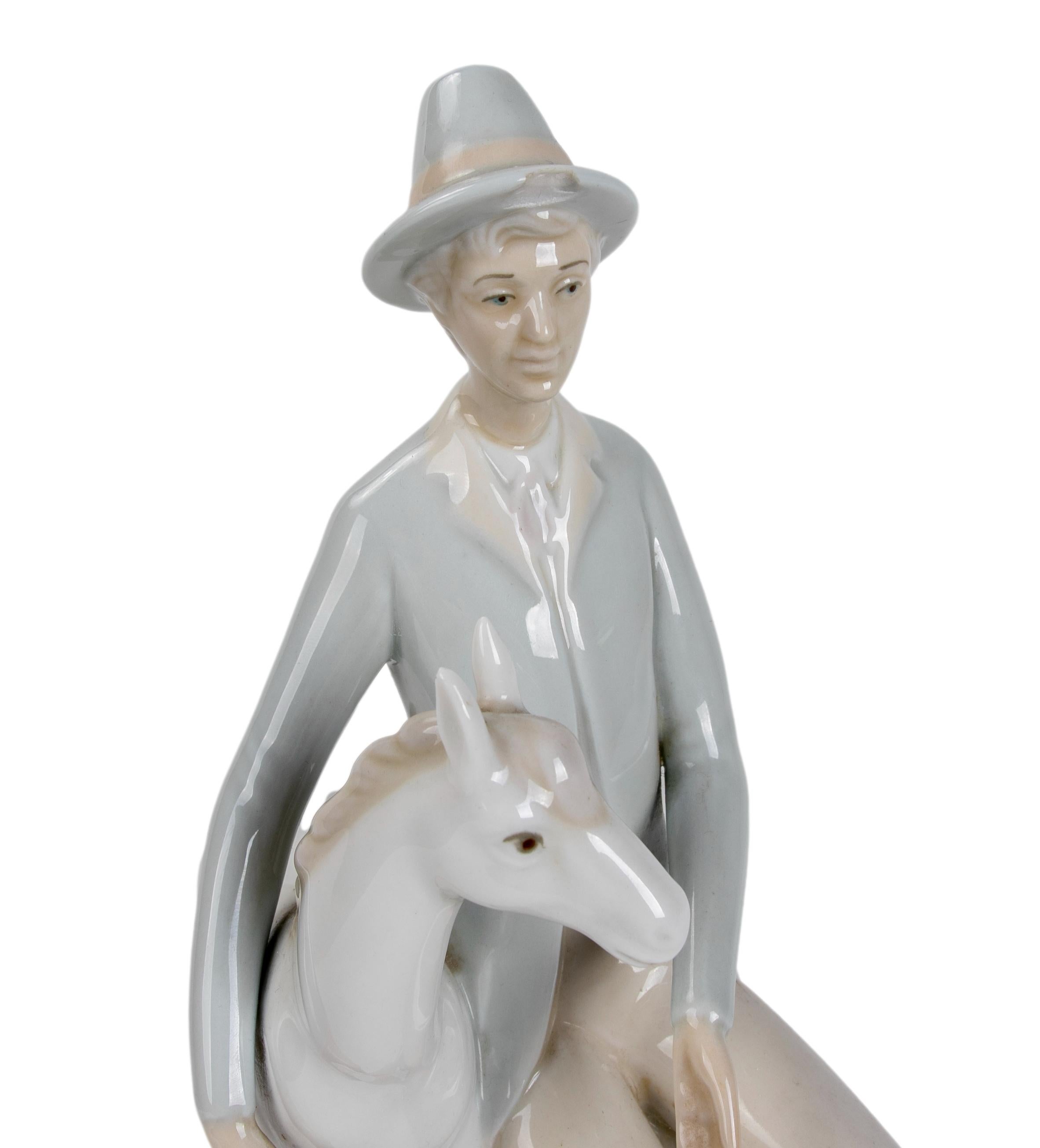 1980s Porcelain Figure by LLadro For Sale 4