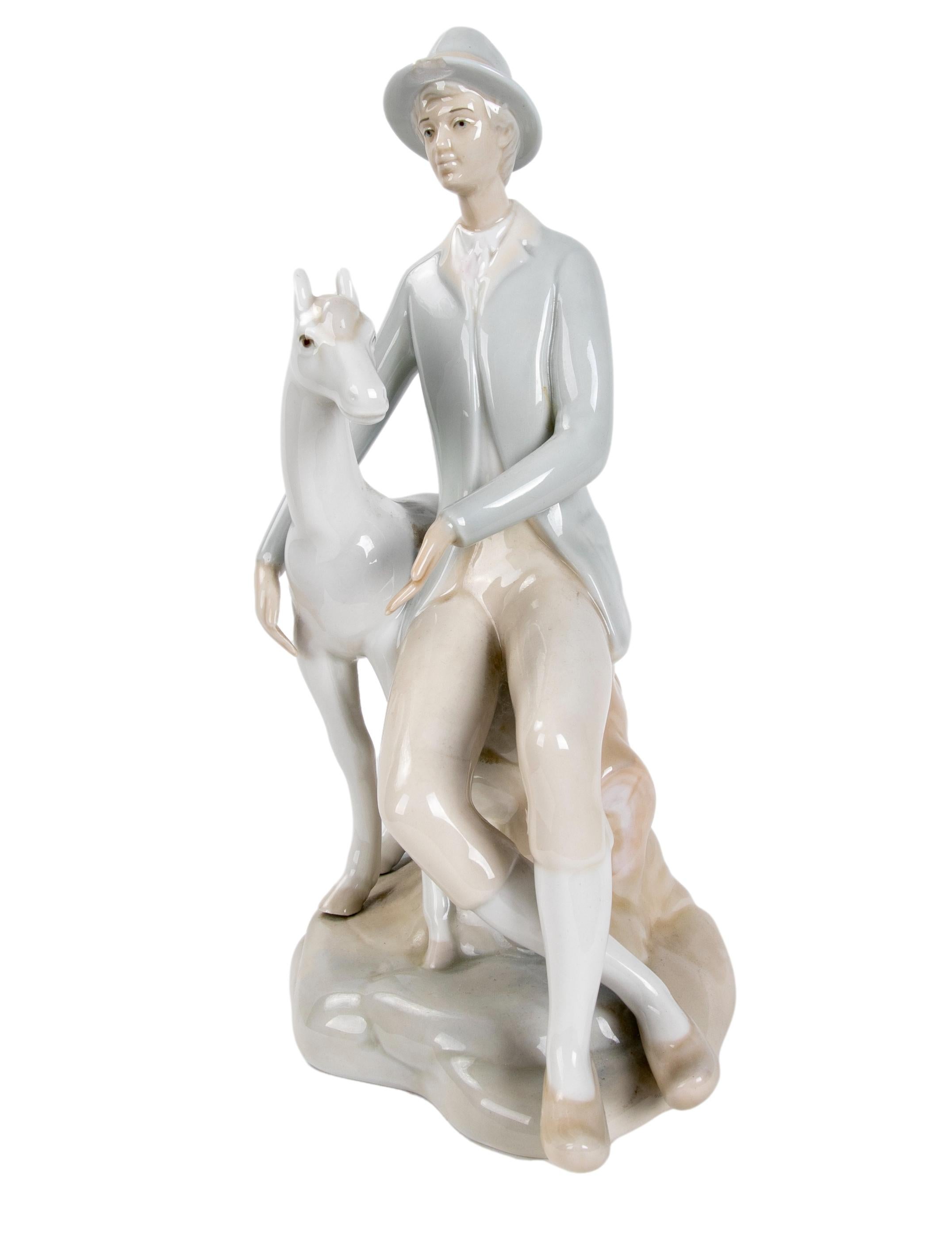 Spanish 1980s Porcelain Figure by LLadro For Sale