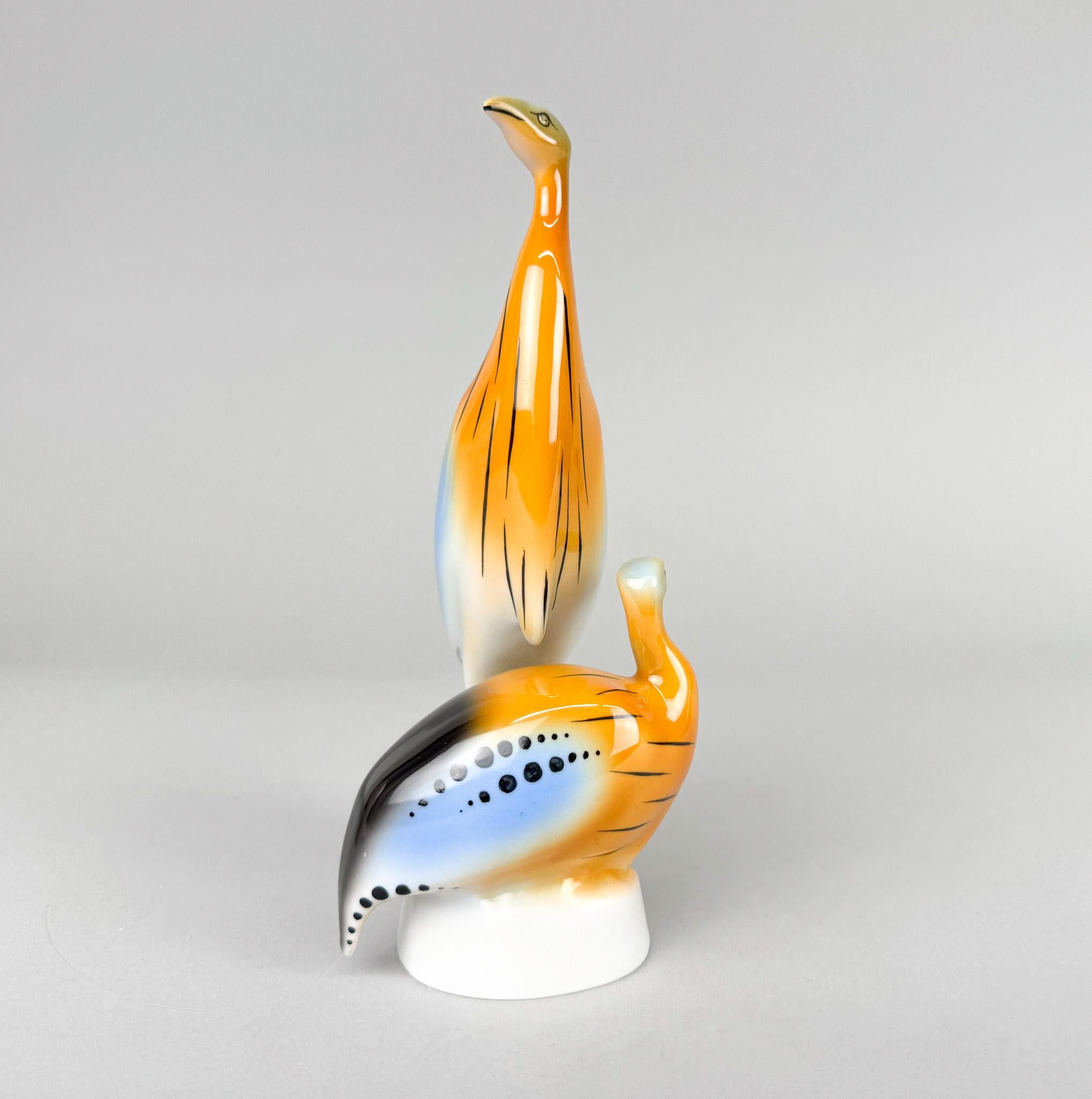 Preciosa figurita de porcelana de los años 80 de dos pintadas de Hollohaza, Hungría.