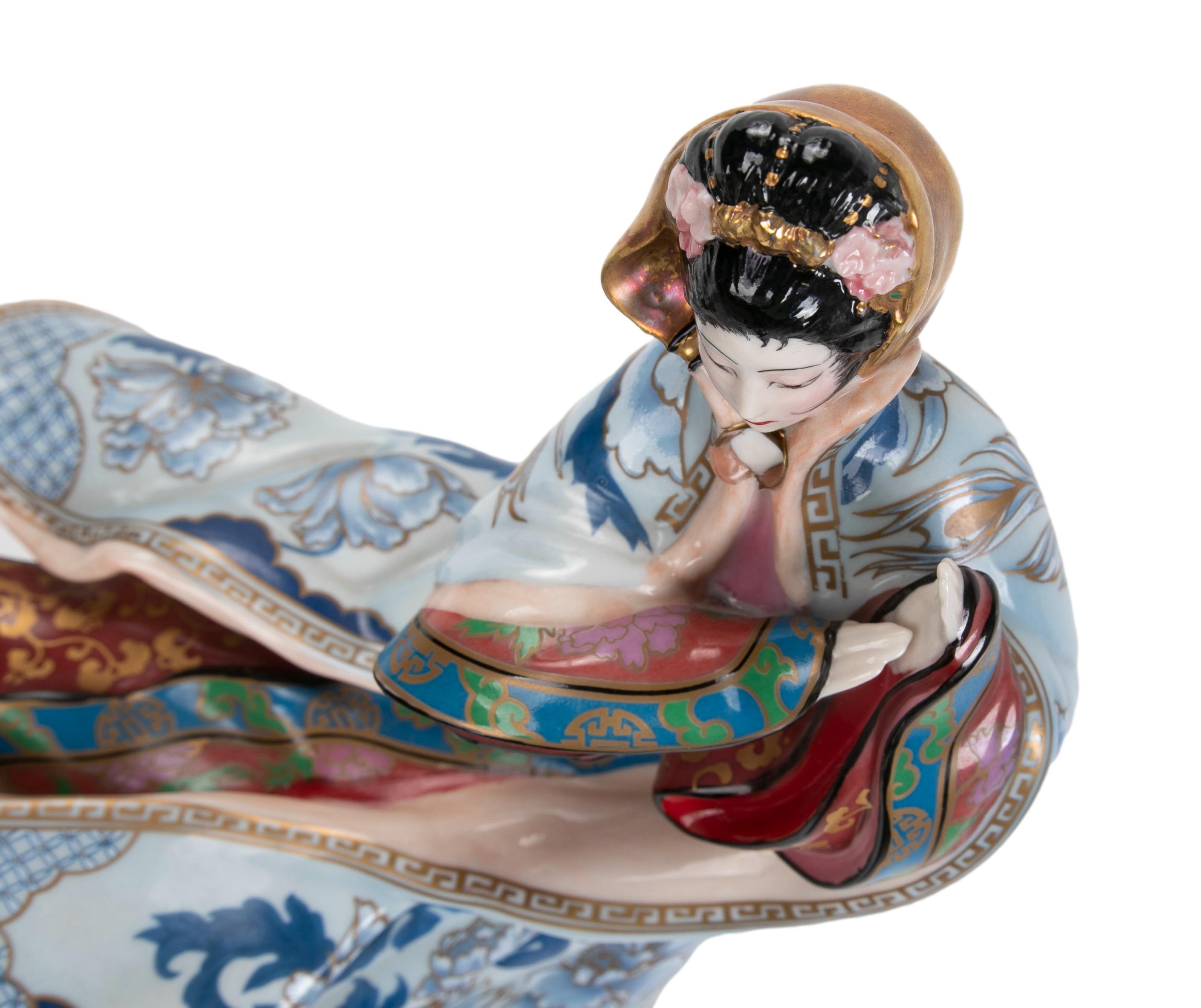 1980s Porcelain Sculpture of a Japanese Woman, Manufactured by the Franklin MInt For Sale 4