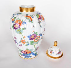 1980er Jahre Porzellanvase 'Thomas Bavaria' mit Blumendekor und goldenen Details