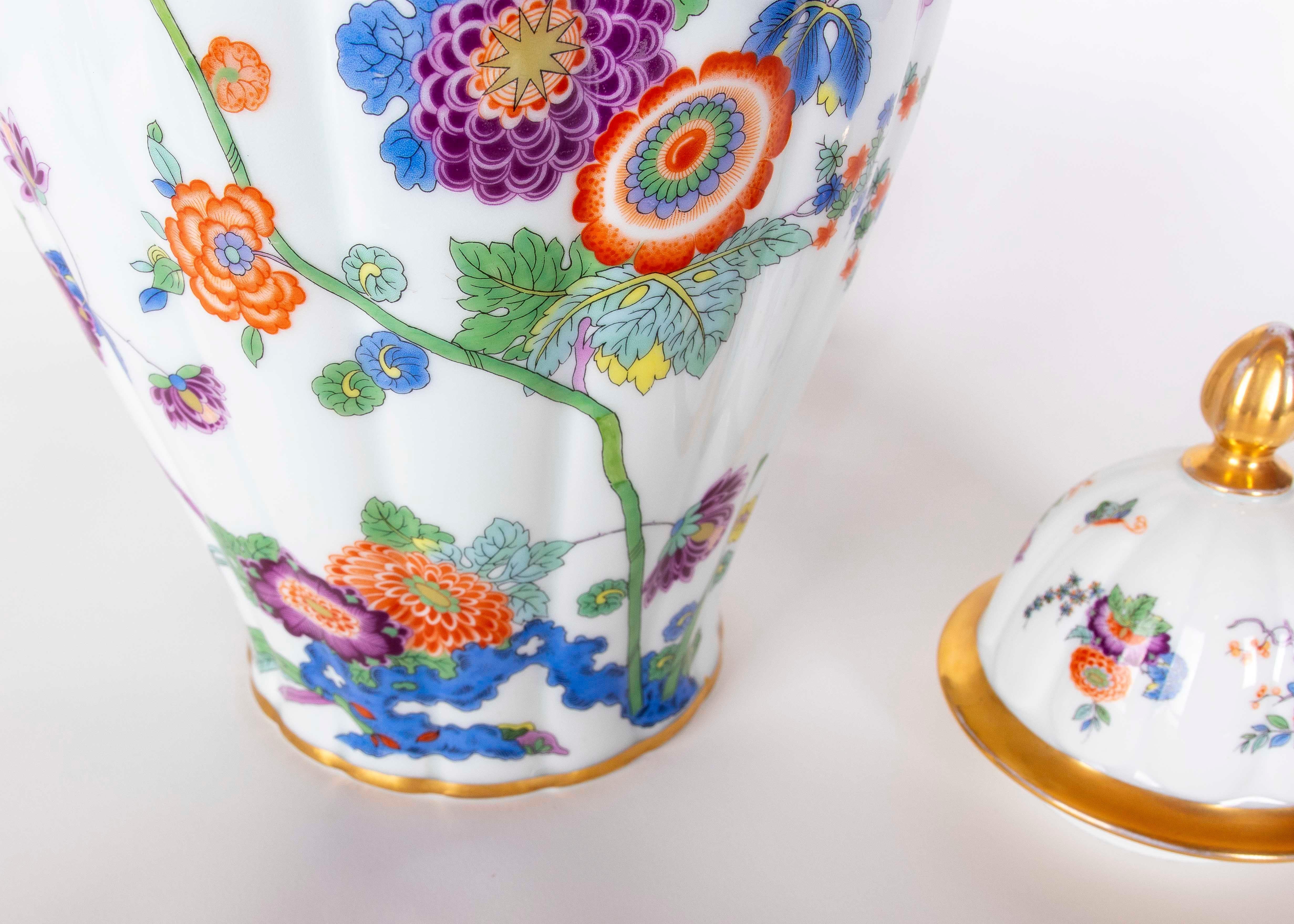 Late 20th Century 1980s Porcelain Vase ‘Thomas Bavaria’ with Floral Decoration and Golden Details For Sale