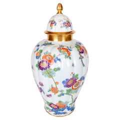 Jarrón de porcelana de los años 80 "Thomas Bavaria" con decoración floral y detalles dorados