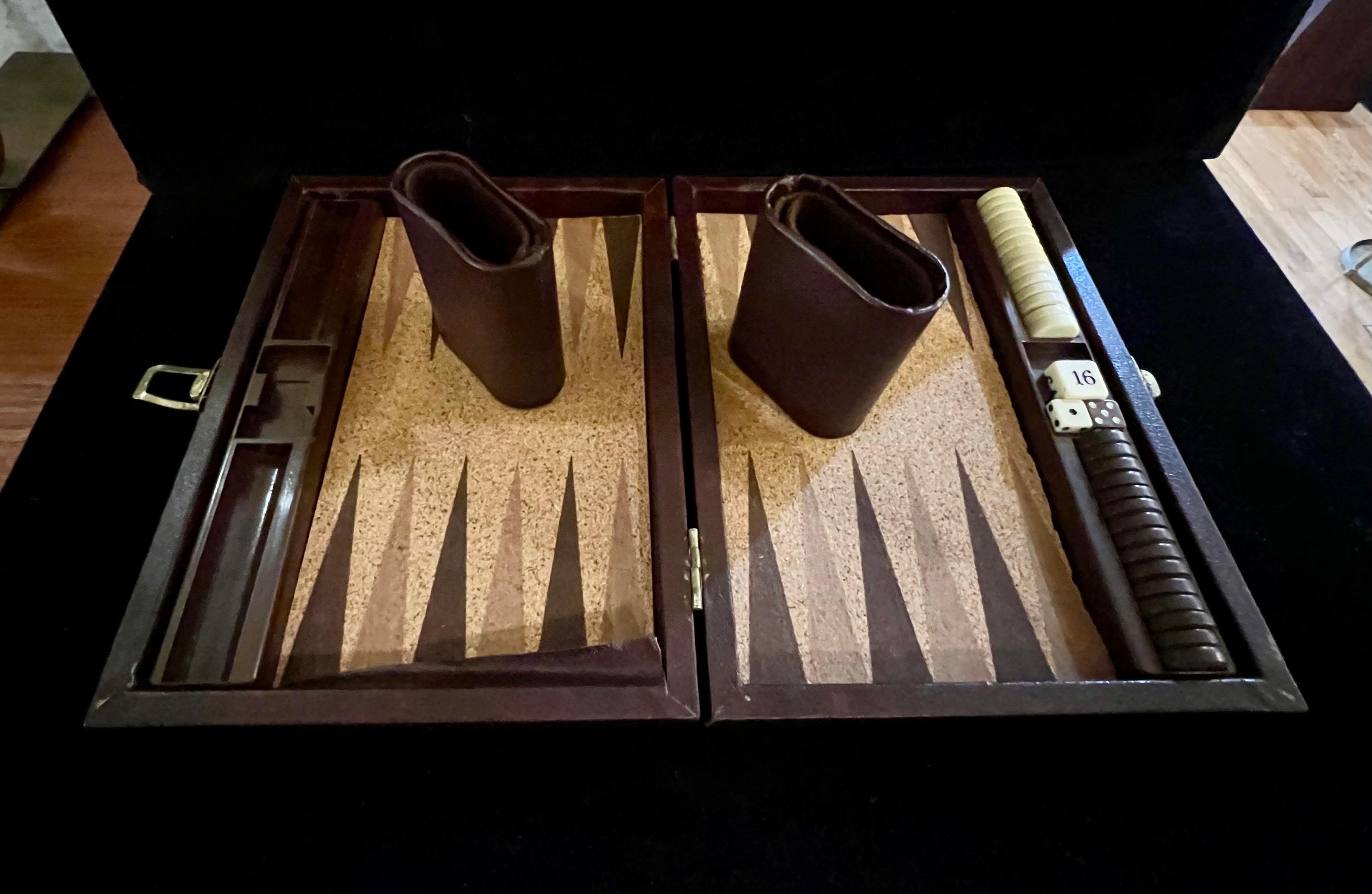 1980's Portable Magnetic Backgammon Set In Good Condition For Sale In San Diego, CA