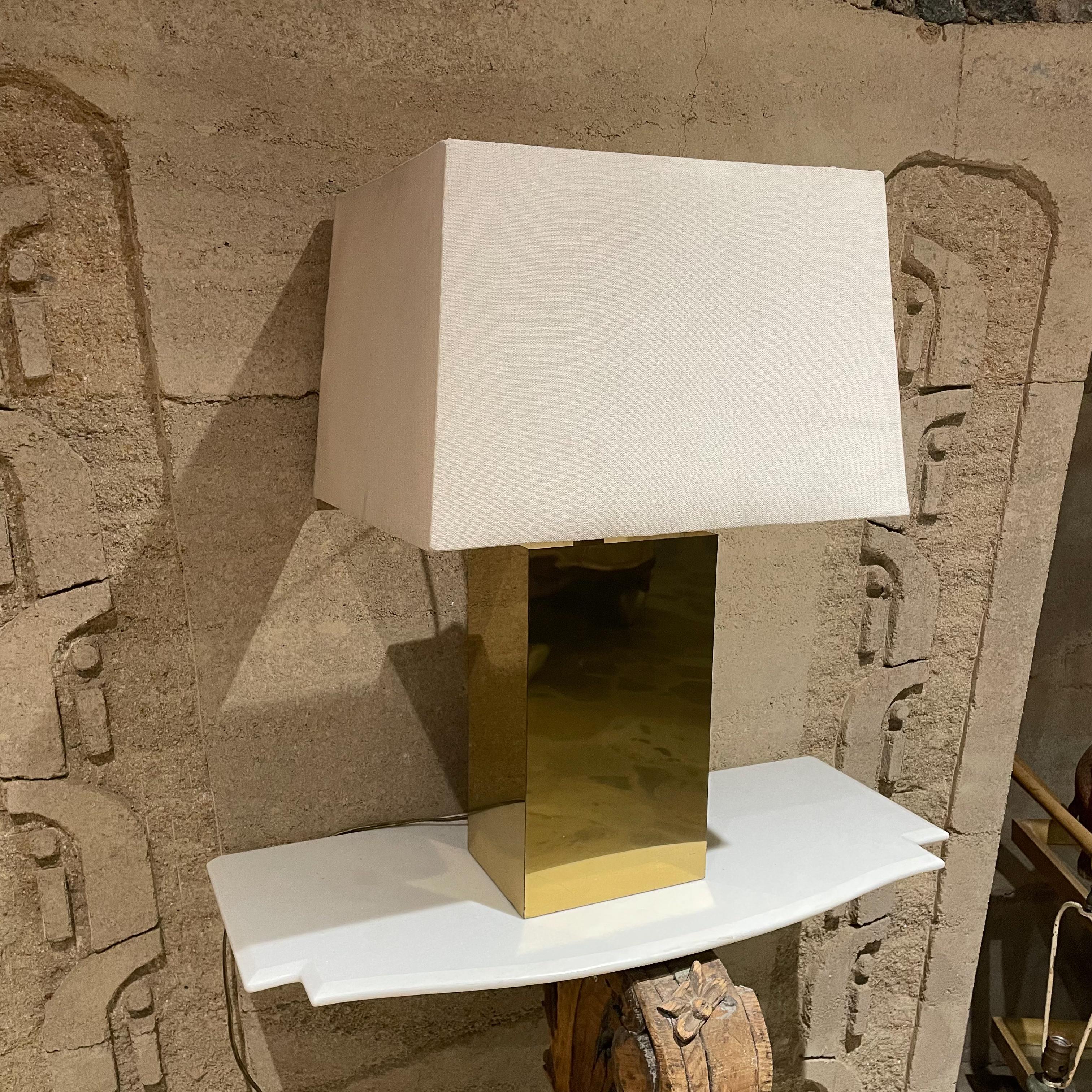 Post-Modern 1980s Post Modern Brass Sculptural Table Lamp For Sale