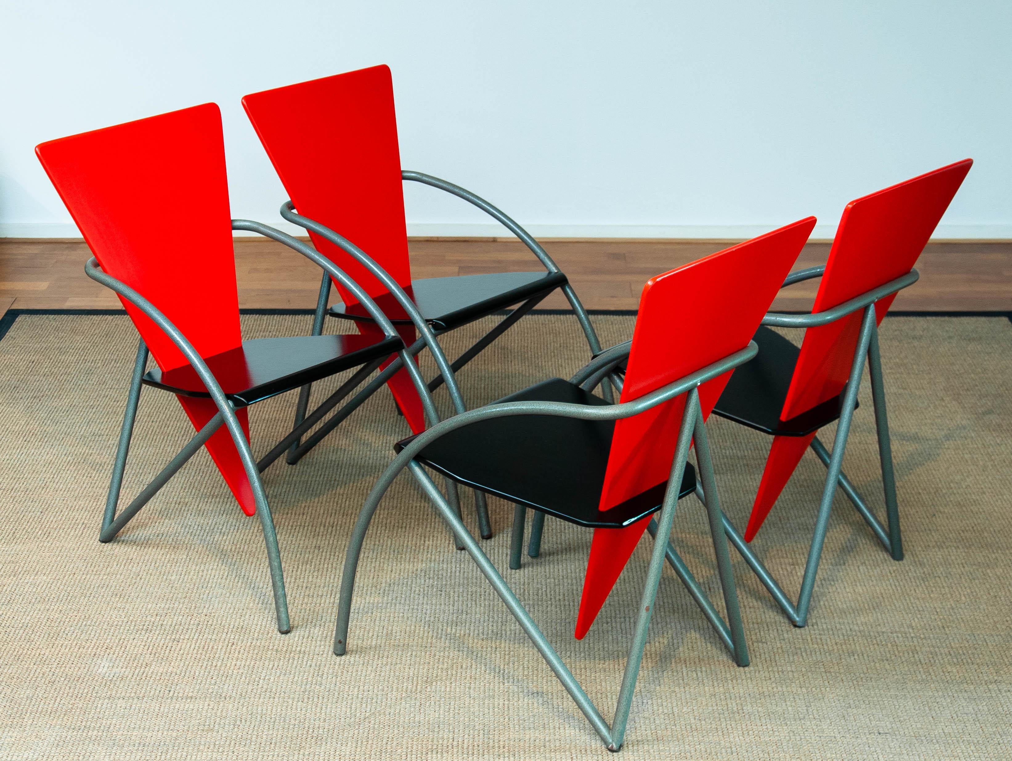Chaises de salle à manger/de bureau postmodernes rouges et noires de Klaus Wettergren des années 1980 en vente 3