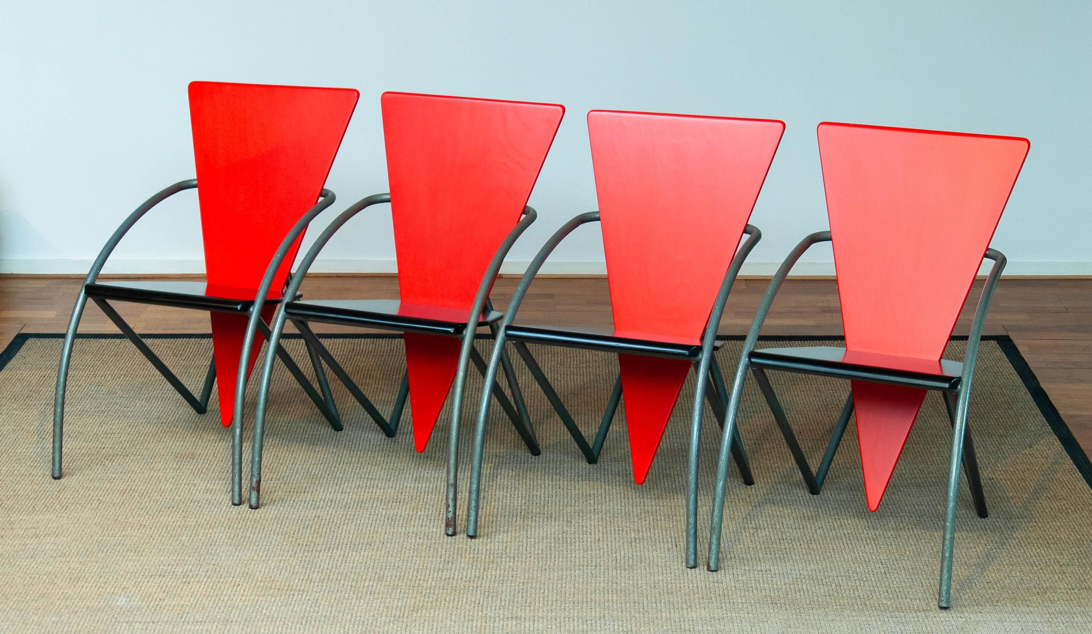 Chaises de salle à manger/de bureau postmodernes rouges et noires de Klaus Wettergren des années 1980 en vente 6