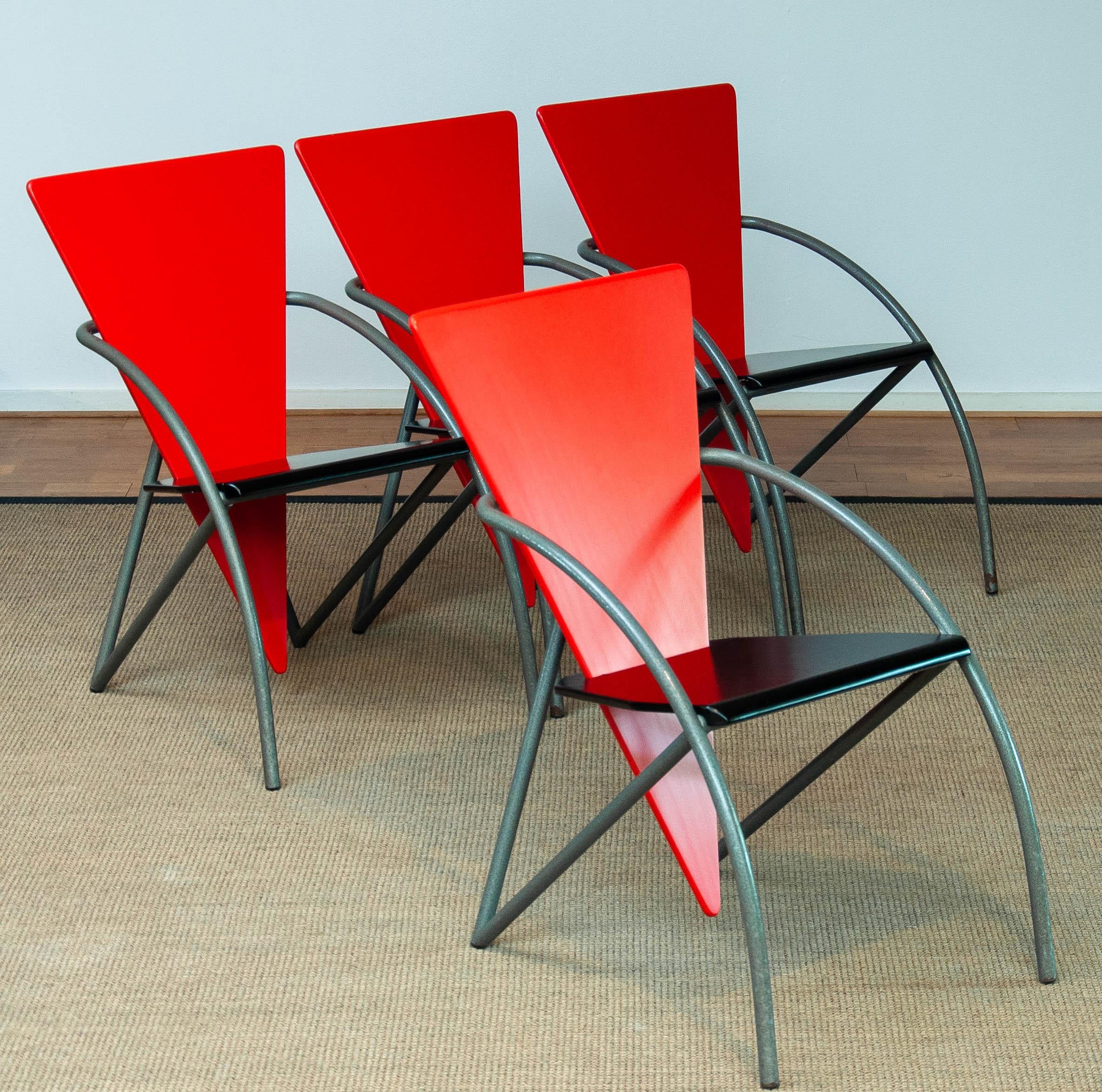 Postmoderne Chaises de salle à manger/de bureau postmodernes rouges et noires de Klaus Wettergren des années 1980 en vente