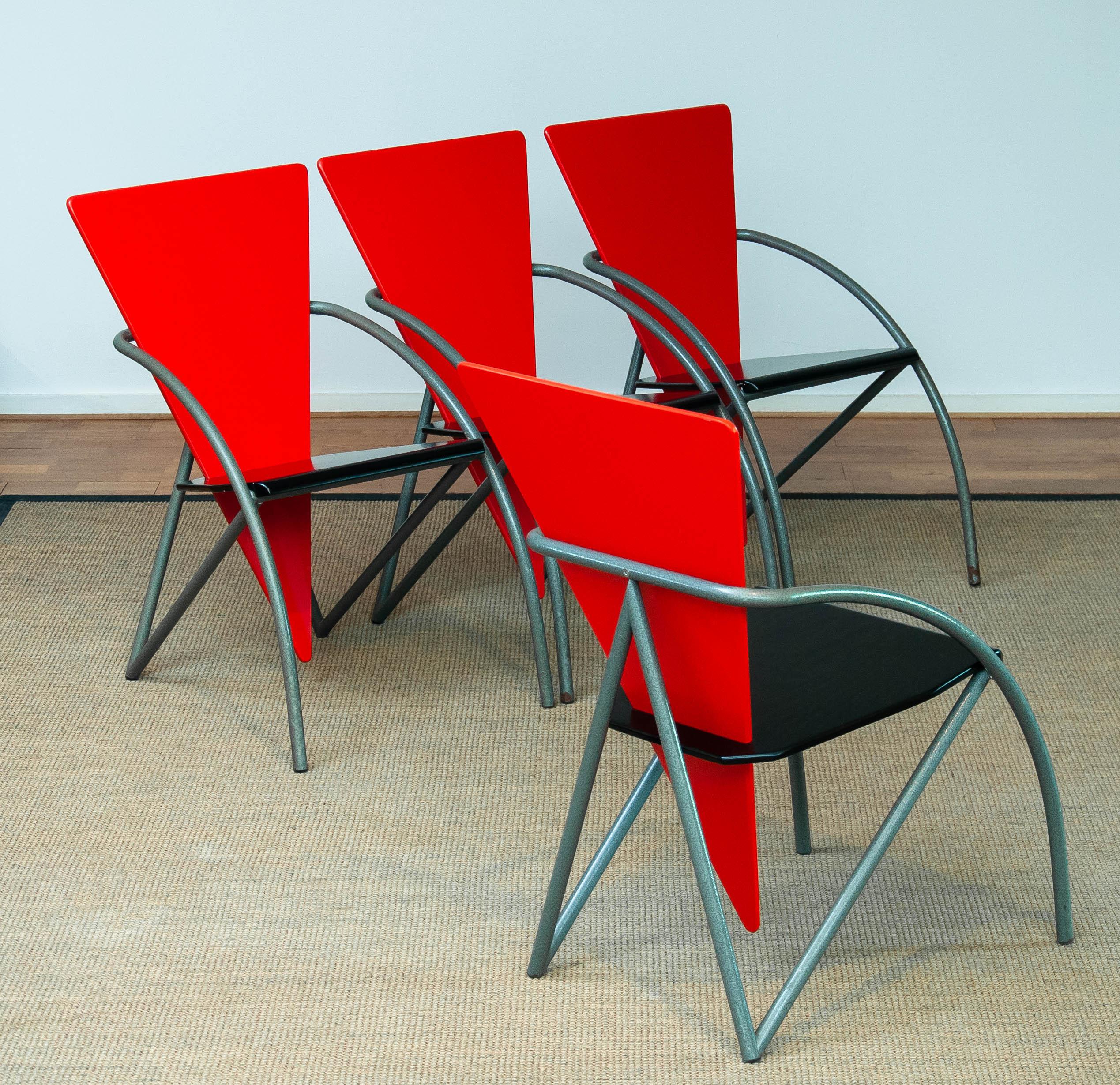 Danois Chaises de salle à manger/de bureau postmodernes rouges et noires de Klaus Wettergren des années 1980 en vente