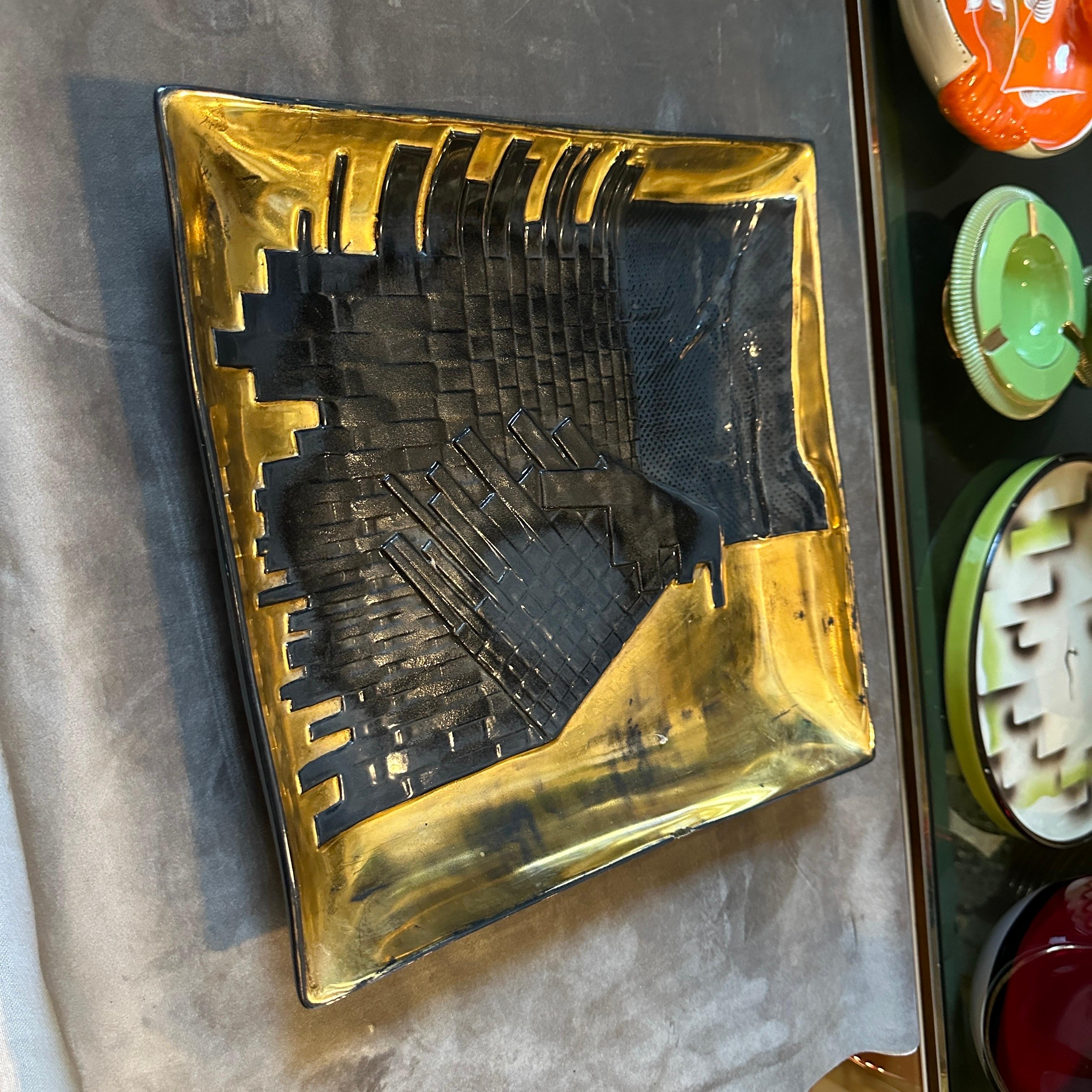 Vide Poche italien post-moderne des années 1980 en céramique noire et dorée par Capodimonte en vente 7