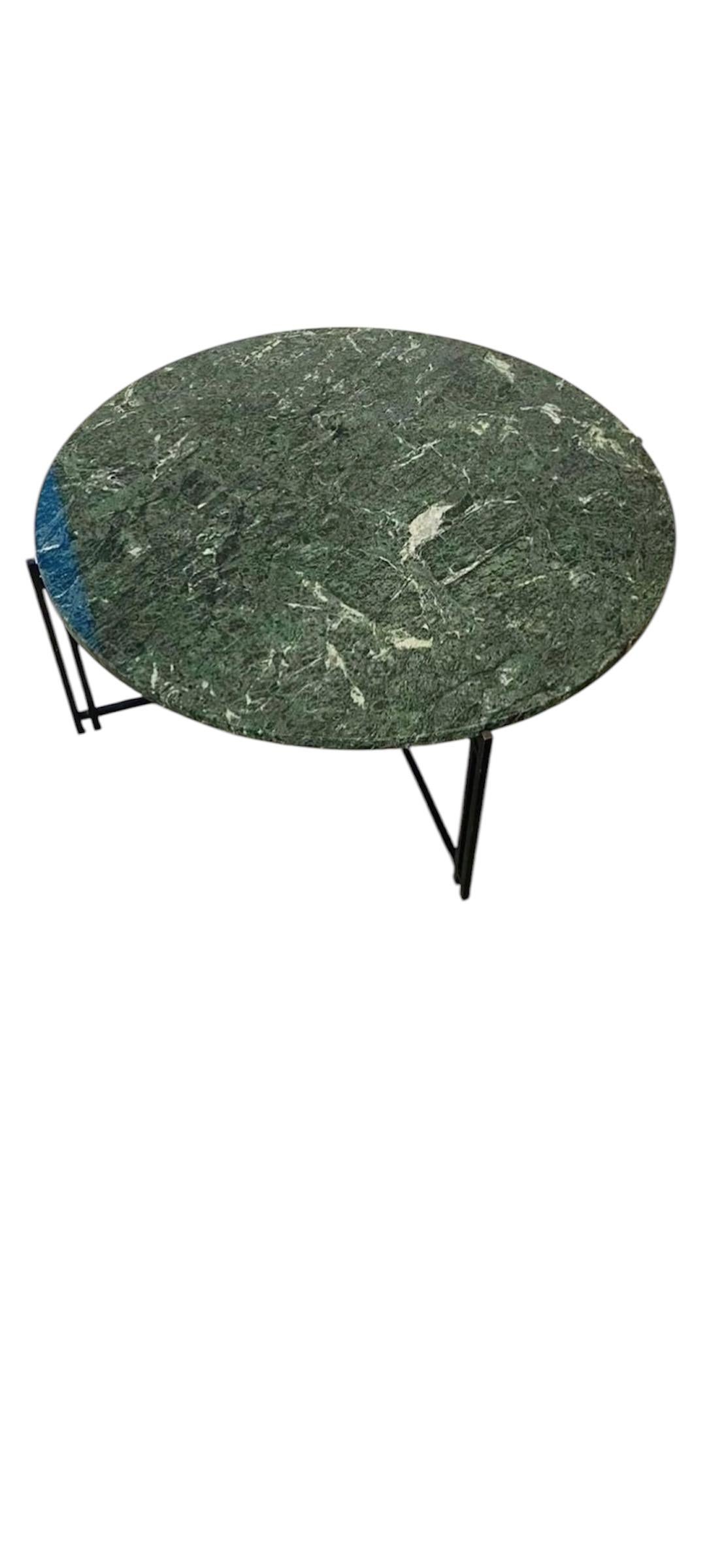 Postmoderne 1980 Post Table basse moderne en fer noir et marbre vert en vente