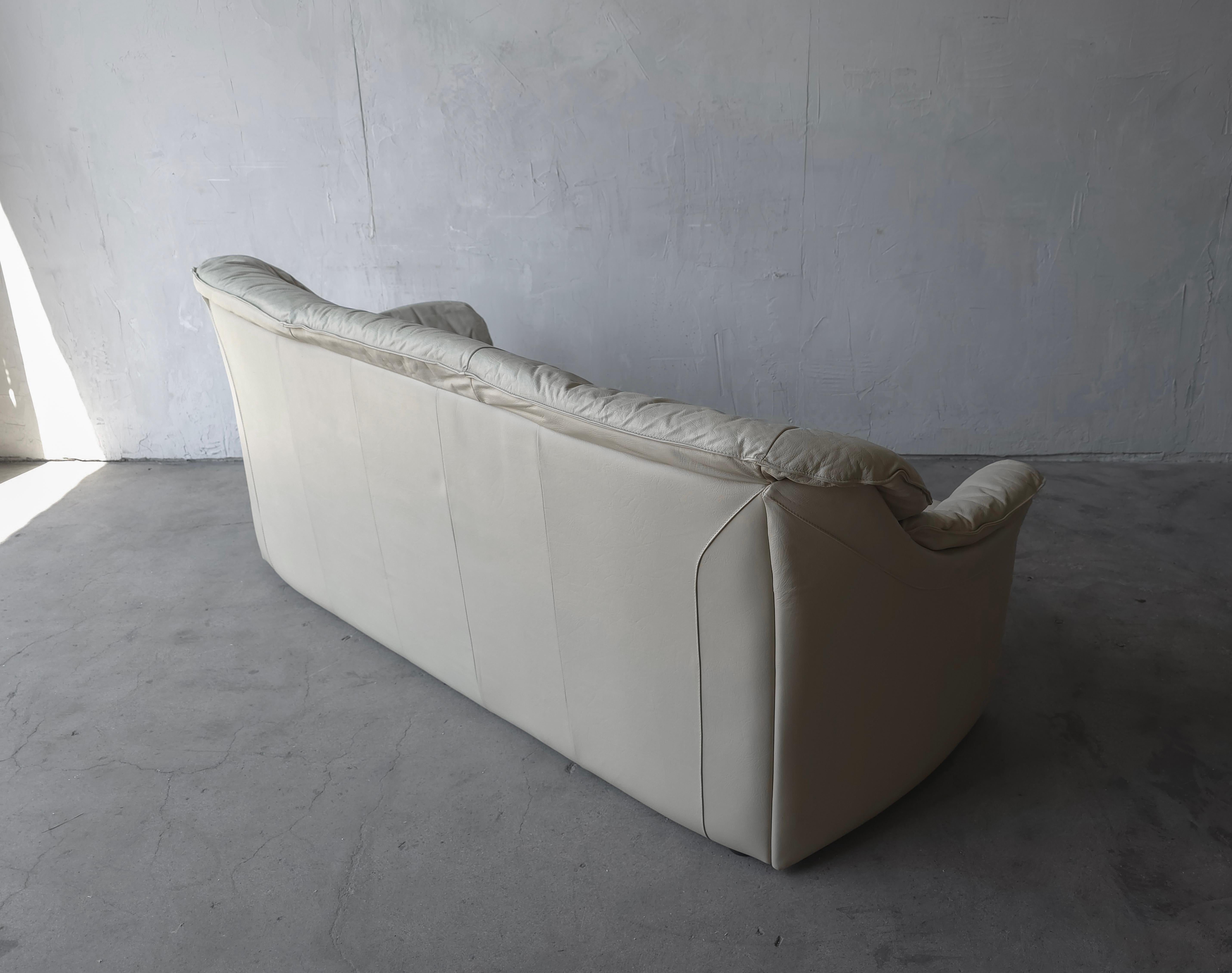 Cuir 1980 Post Canapé en cuir italien moderne en vente