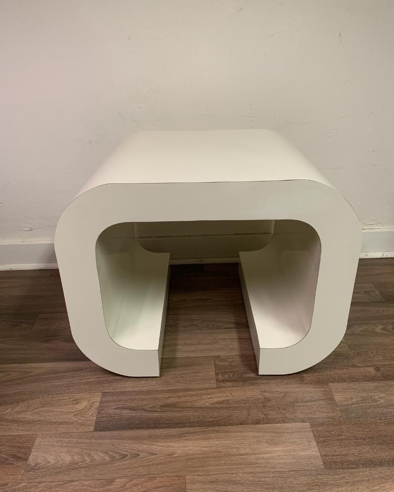 Karl Springer Style Curved Laminate Side Accent Table

Add a touch of mid-century modern elegance to your home with this beautifully designed white laminate side accent table. Inspired by the iconic Karl Springer style, this unique piece features a