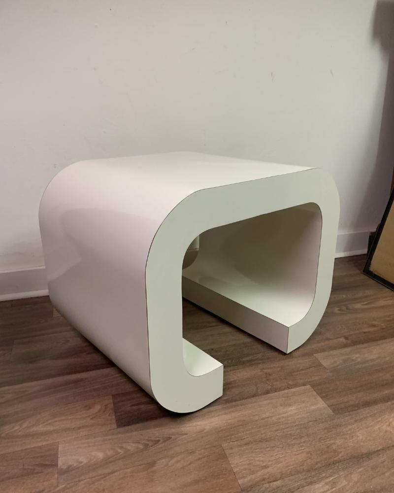 1980s Post Modern Karl Springer Style Curved Laminate Side Accent Table In Good Condition In Saddle River, NJ