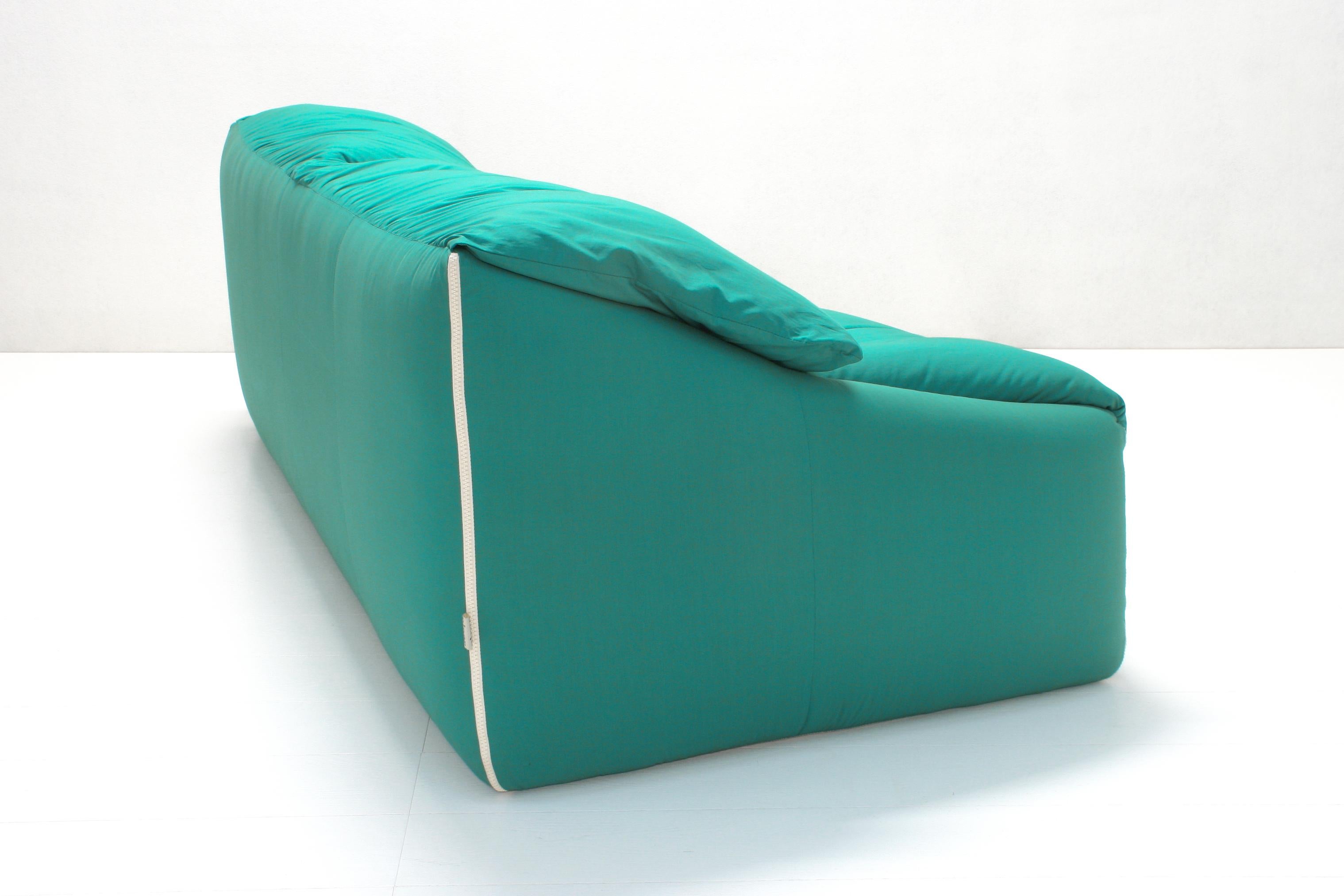 Postmodernes pflaumenfarbenes Sofa von Annie Hieronimus für Cinna / Ligne Roset, 1980er Jahre (Stoff) im Angebot